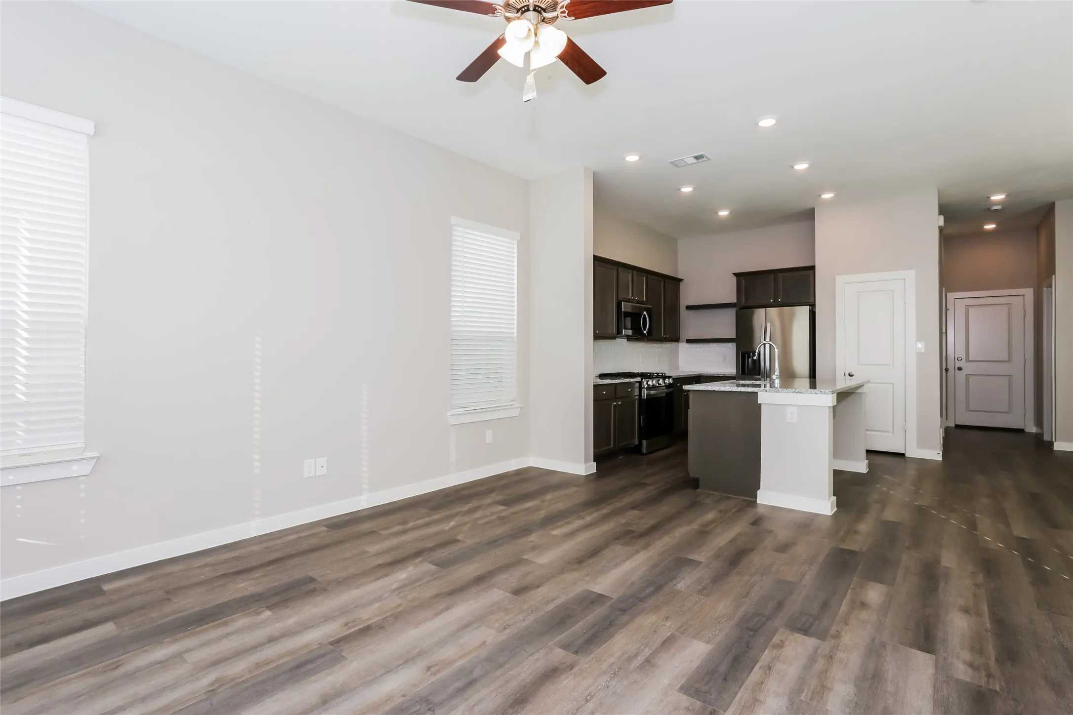 Single Family Residence For Rent in Tarrant County , 854 Summer Plum Way, Arlington, Texas 76005, 3 Bedroom, 3 Bathroom, 2 Garage spaces, 1,667 Sqft, built in 2025, mls#21370488, Real Estate Agent in Arlington, Homes For Rent in Tarrant county, Homes For Rent in Arlington, Realtor in Arlington Texas, Real Estate Brokerage Independent Realty Texas, Luminita Cordes Realtor