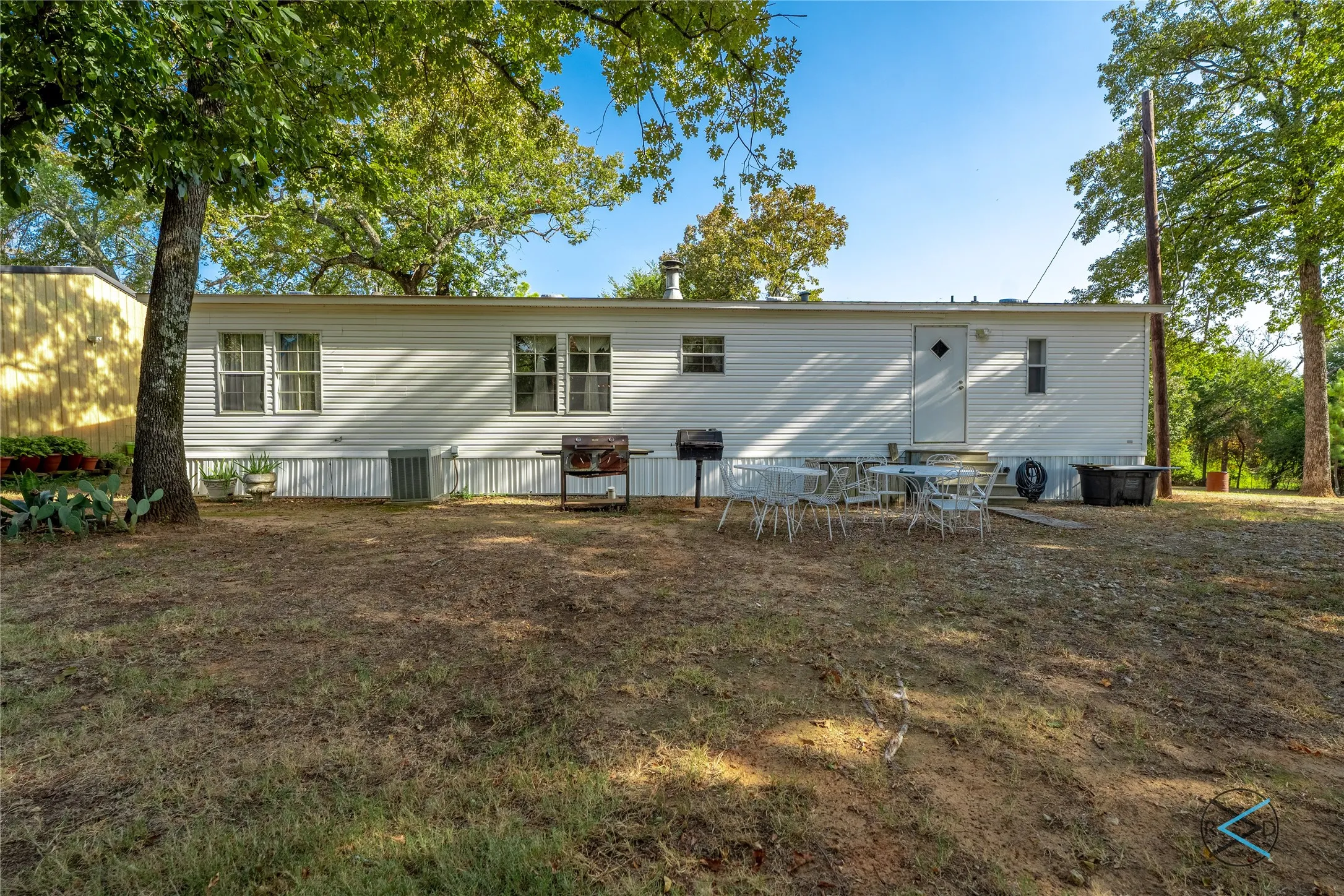 Mobile Home For Sale in Henderson County , 6060 Pinnacle Club Drive, Mabank, Texas 75156, 3 Bedroom, 2 Bathroom, Garage spaces, 1,792 Sqft, built in 2000, mls#21375966, Real Estate Agent in Mabank, Homes For Sale in Henderson county, Homes For Sale in Mabank, Realtor in Mabank Texas, Real Estate Brokerage Independent Realty Texas, Luminita Cordes Realtor