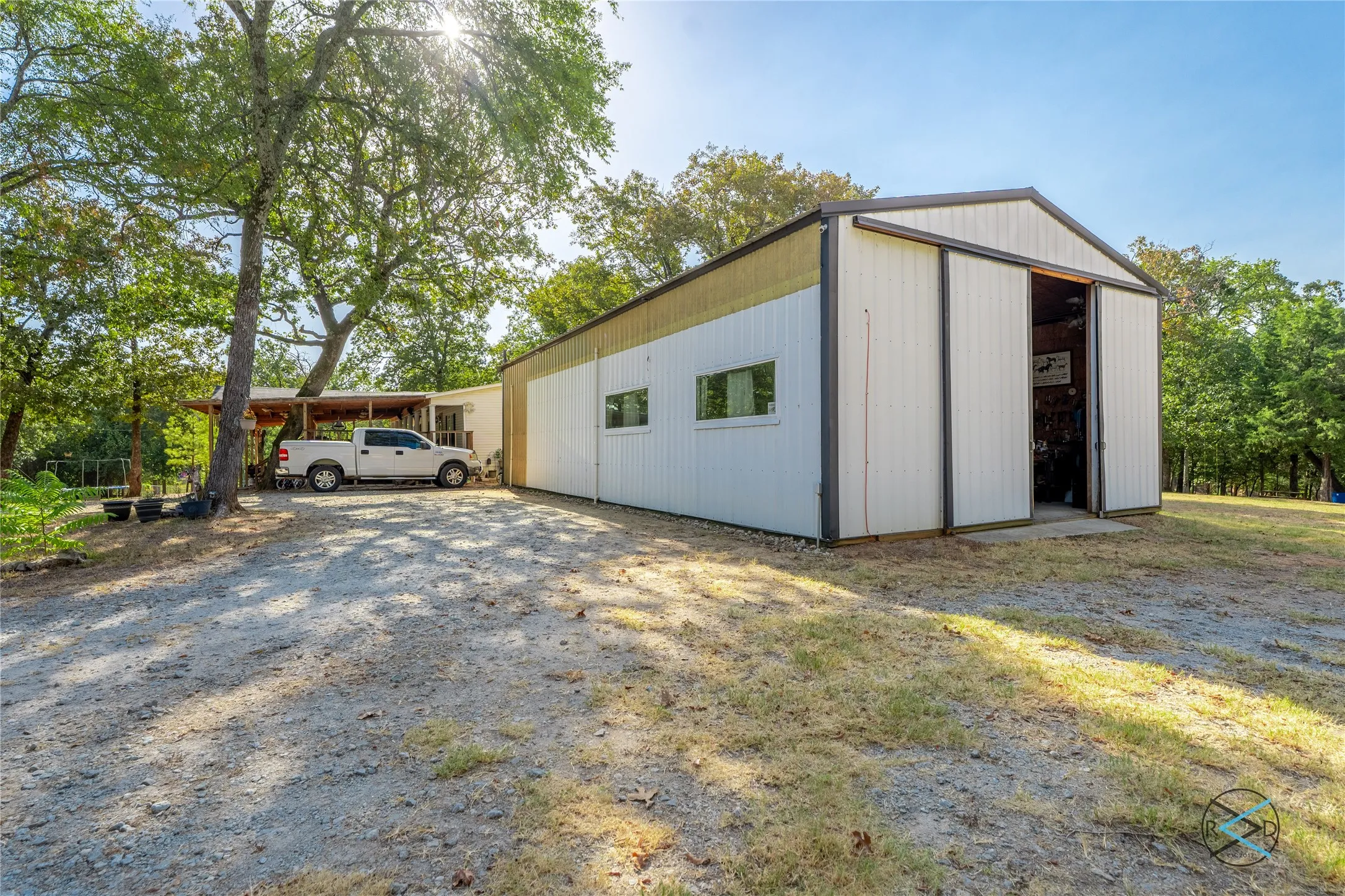 Mobile Home For Sale in Henderson County , 6060 Pinnacle Club Drive, Mabank, Texas 75156, 3 Bedroom, 2 Bathroom, Garage spaces, 1,792 Sqft, built in 2000, mls#21375966, Real Estate Agent in Mabank, Homes For Sale in Henderson county, Homes For Sale in Mabank, Realtor in Mabank Texas, Real Estate Brokerage Independent Realty Texas, Luminita Cordes Realtor