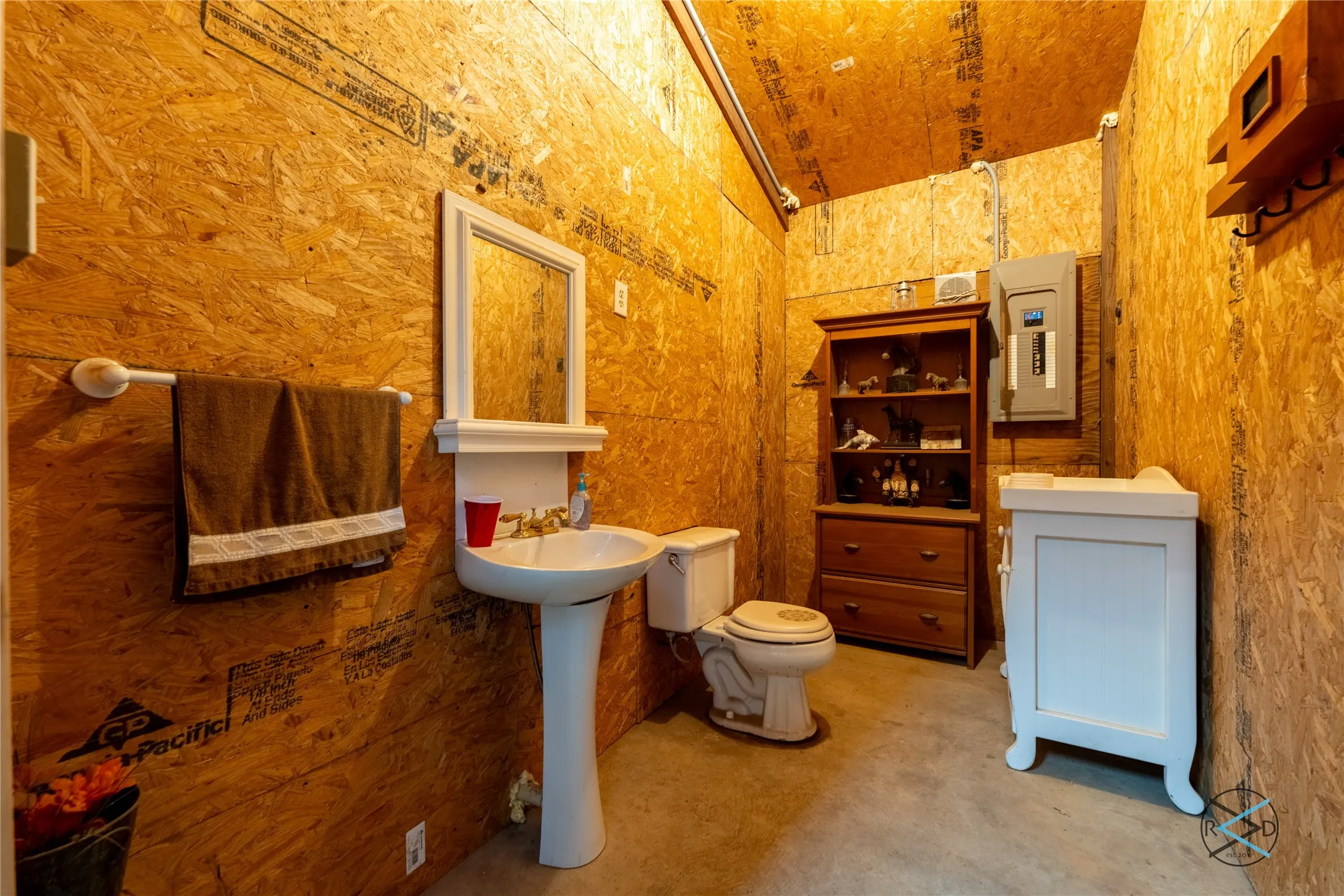 Mobile Home For Sale in Henderson County , 6060 Pinnacle Club Drive, Mabank, Texas 75156, 3 Bedroom, 2 Bathroom, Garage spaces, 1,792 Sqft, built in 2000, mls#21375966, Real Estate Agent in Mabank, Homes For Sale in Henderson county, Homes For Sale in Mabank, Realtor in Mabank Texas, Real Estate Brokerage Independent Realty Texas, Luminita Cordes Realtor