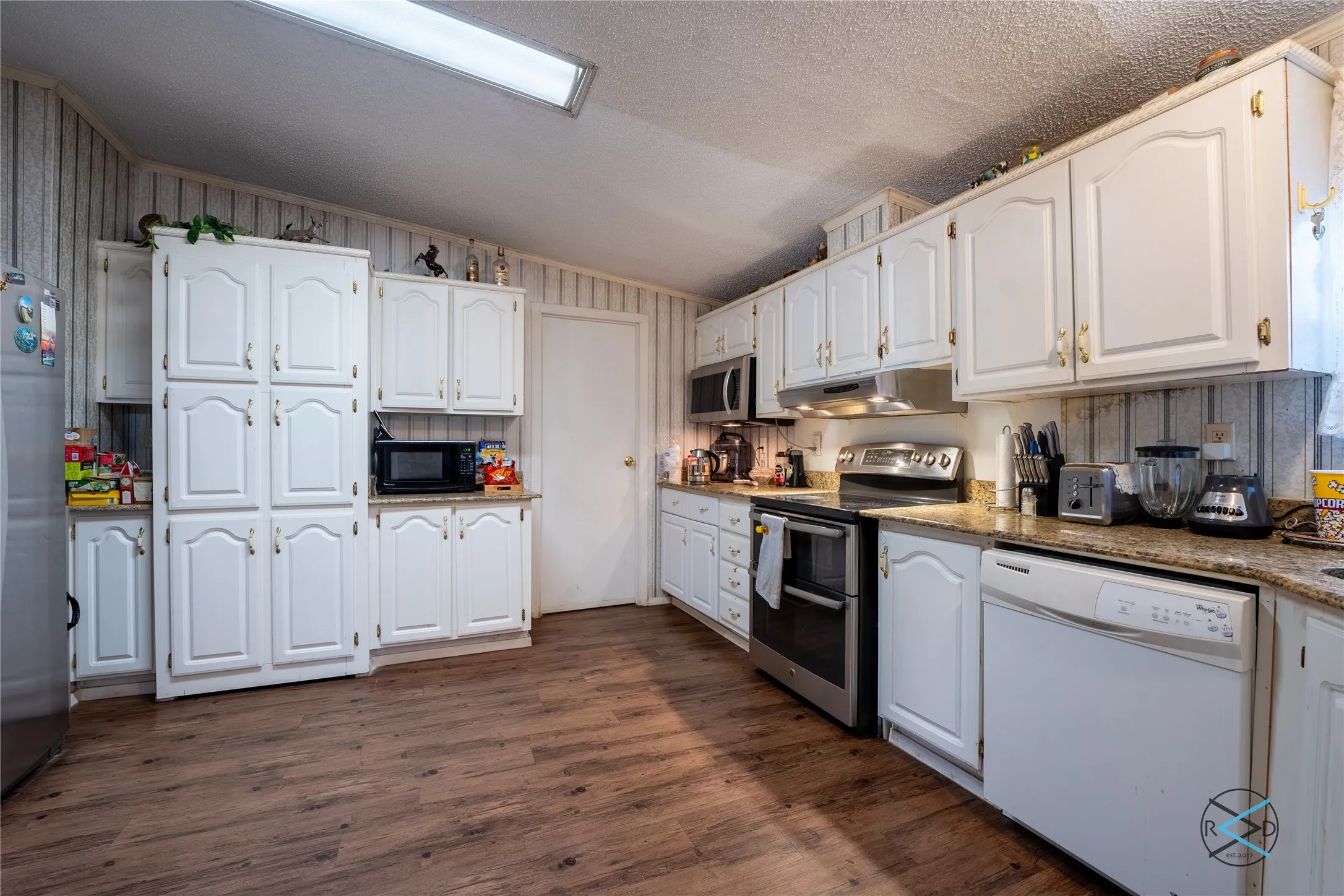 Mobile Home For Sale in Henderson County , 6060 Pinnacle Club Drive, Mabank, Texas 75156, 3 Bedroom, 2 Bathroom, Garage spaces, 1,792 Sqft, built in 2000, mls#21375966, Real Estate Agent in Mabank, Homes For Sale in Henderson county, Homes For Sale in Mabank, Realtor in Mabank Texas, Real Estate Brokerage Independent Realty Texas, Luminita Cordes Realtor