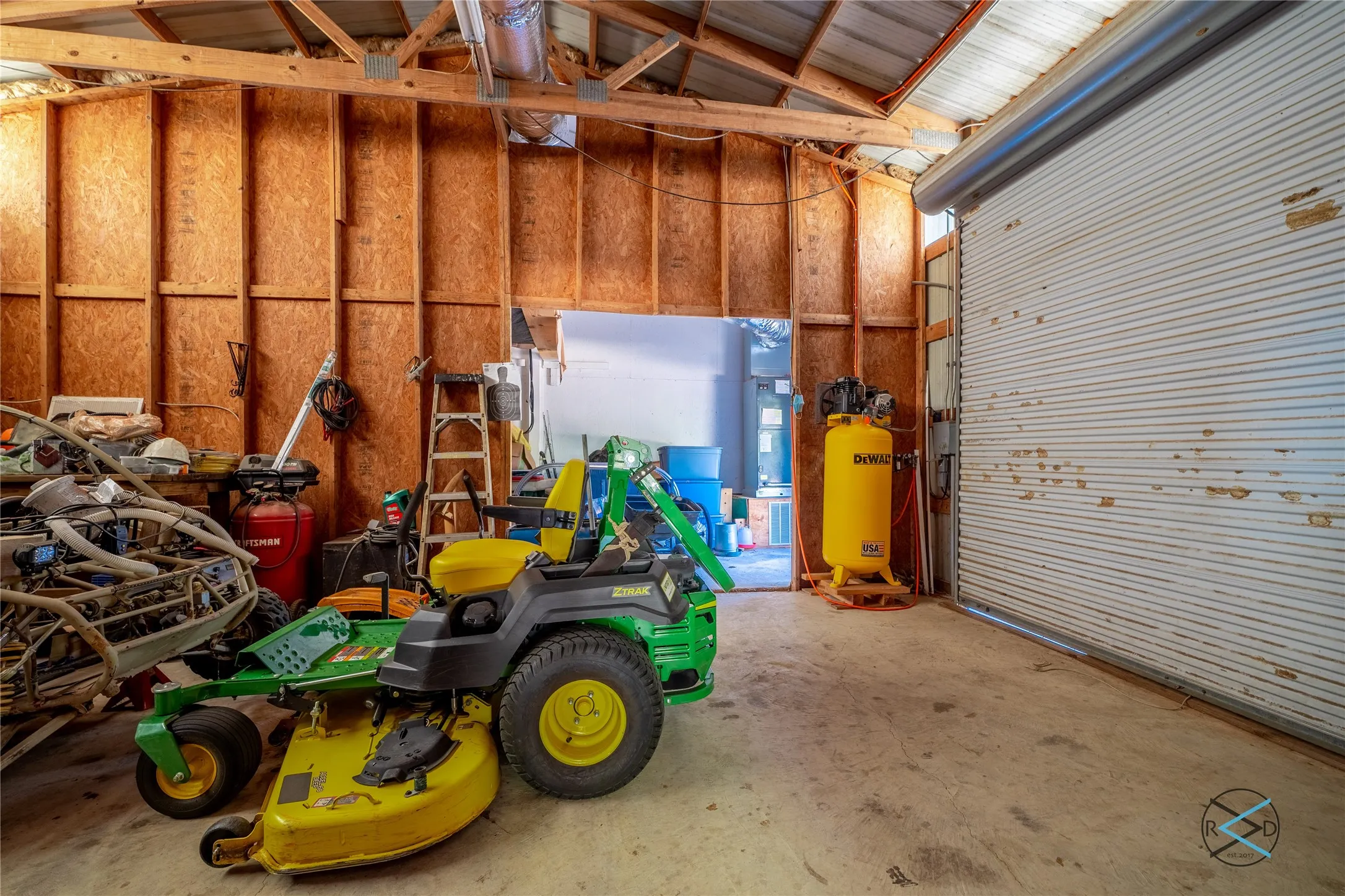 Mobile Home For Sale in Henderson County , 6060 Pinnacle Club Drive, Mabank, Texas 75156, 3 Bedroom, 2 Bathroom, Garage spaces, 1,792 Sqft, built in 2000, mls#21375966, Real Estate Agent in Mabank, Homes For Sale in Henderson county, Homes For Sale in Mabank, Realtor in Mabank Texas, Real Estate Brokerage Independent Realty Texas, Luminita Cordes Realtor