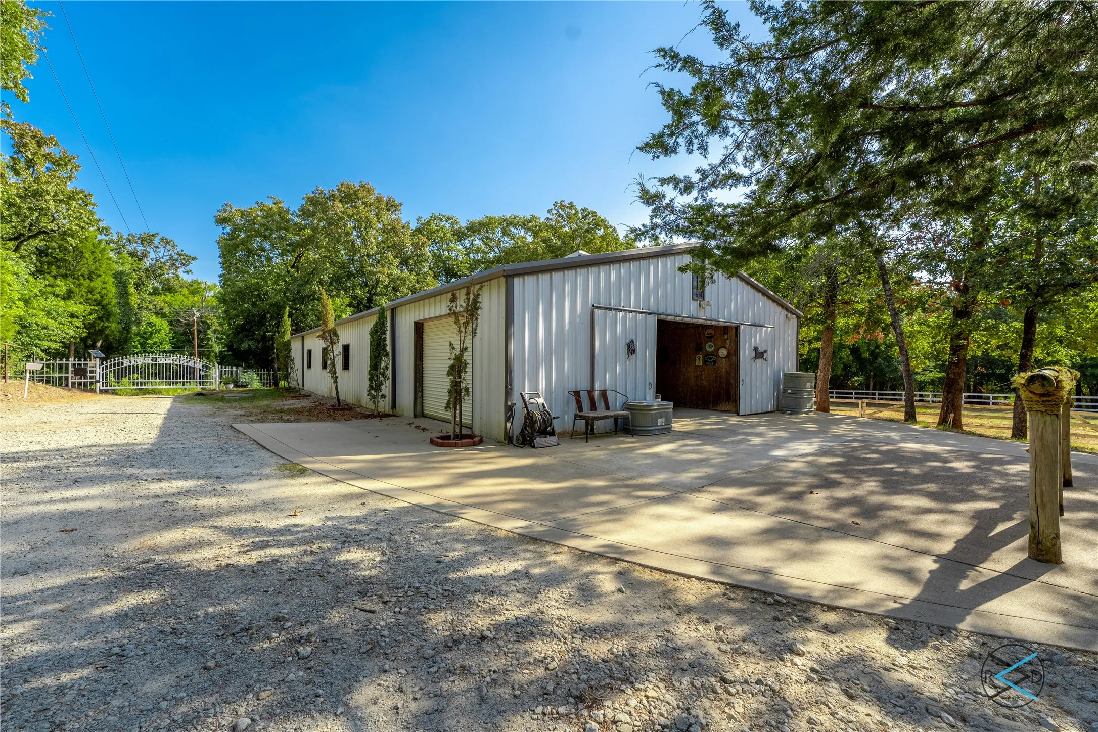 Mobile Home For Sale in Henderson County , 6060 Pinnacle Club Drive, Mabank, Texas 75156, 3 Bedroom, 2 Bathroom, Garage spaces, 1,792 Sqft, built in 2000, mls#21375966, Real Estate Agent in Mabank, Homes For Sale in Henderson county, Homes For Sale in Mabank, Realtor in Mabank Texas, Real Estate Brokerage Independent Realty Texas, Luminita Cordes Realtor