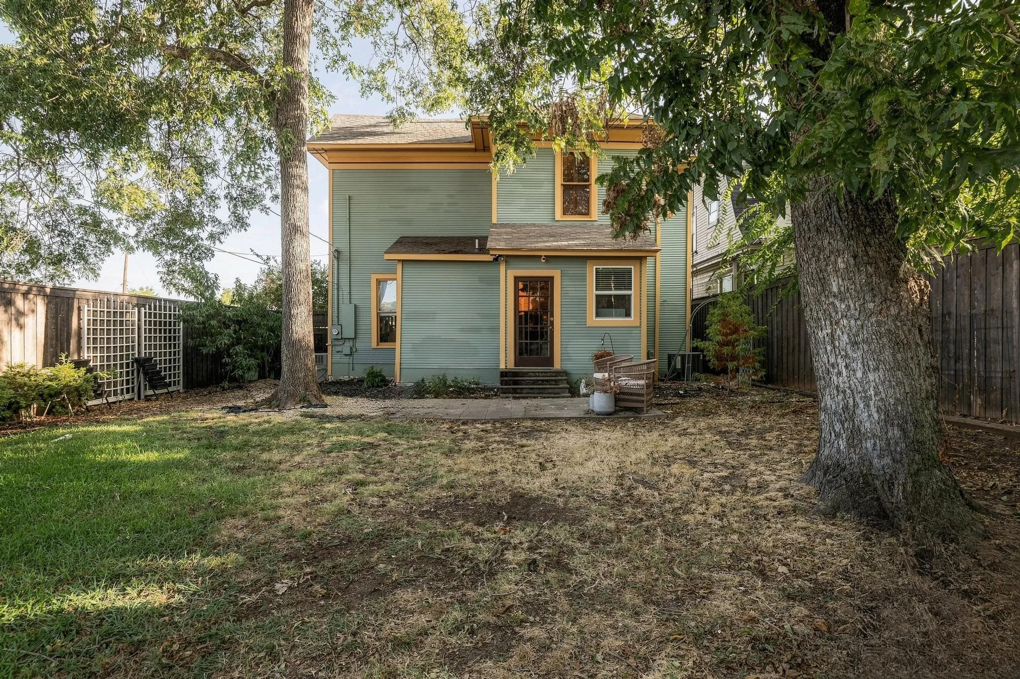 Single Family Residence For Sale in Grayson County , 605 W Chestnut Street, Denison, Texas 75020, 3 Bedroom, 2 Bathroom, Garage spaces, 1,932 Sqft, built in 1900, mls#21375636, Real Estate Agent in Denison, Homes For Sale in Grayson county, Homes For Sale in Denison, Realtor in Denison Texas, Real Estate Brokerage Independent Realty Texas, Luminita Cordes Realtor