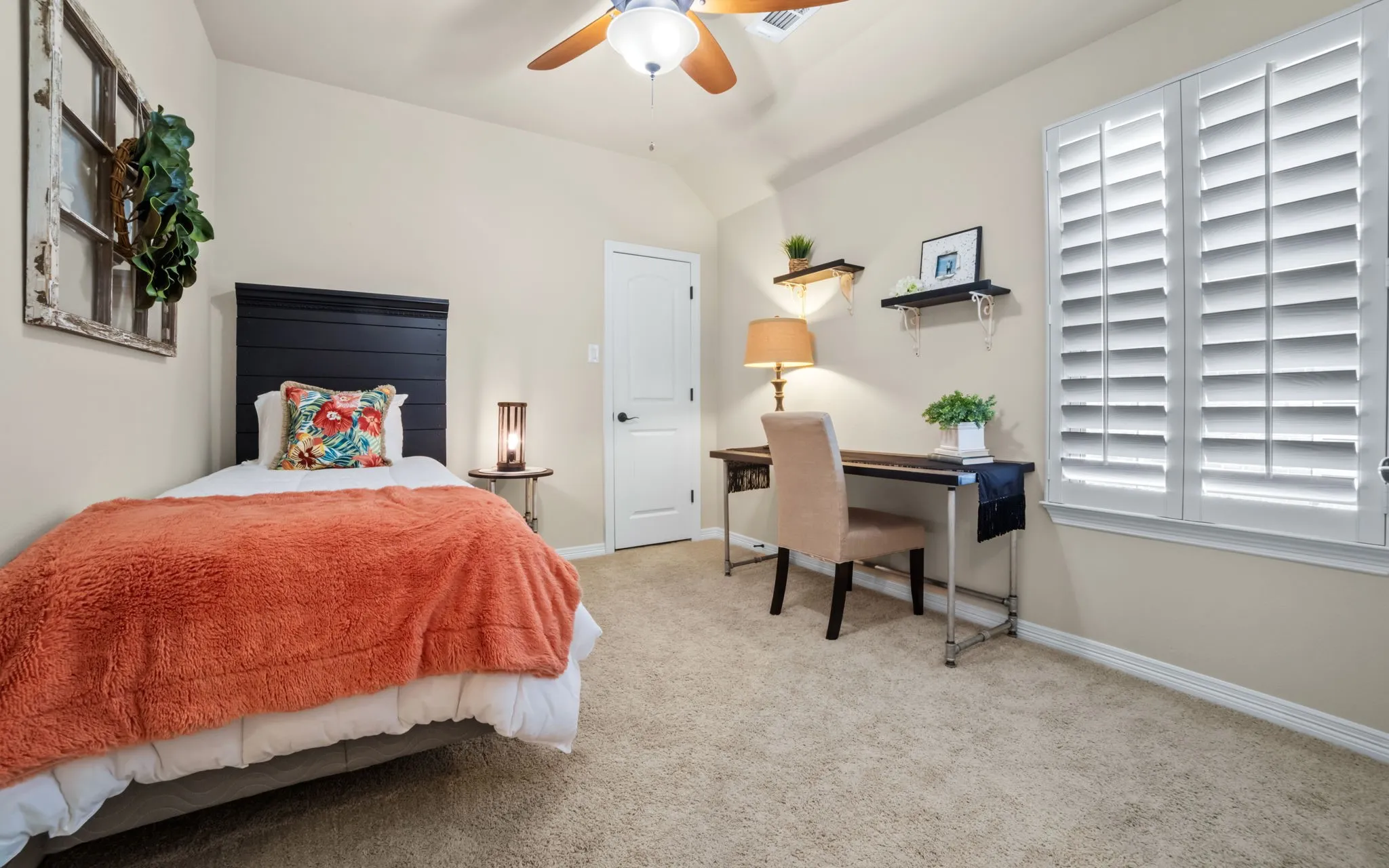 Single Family Residence For Sale in Collin County , 1101 Sonoma Drive, Mc Kinney, Texas 75072, 4 Bedroom, 4 Bathroom, 2 Garage spaces, 3,461 Sqft, built in 2013, mls#21375924, Real Estate Agent in Mc Kinney, Homes For Sale in Collin county, Homes For Sale in Mc Kinney, Realtor in Mc Kinney Texas, Real Estate Brokerage Independent Realty Texas, Luminita Cordes Realtor