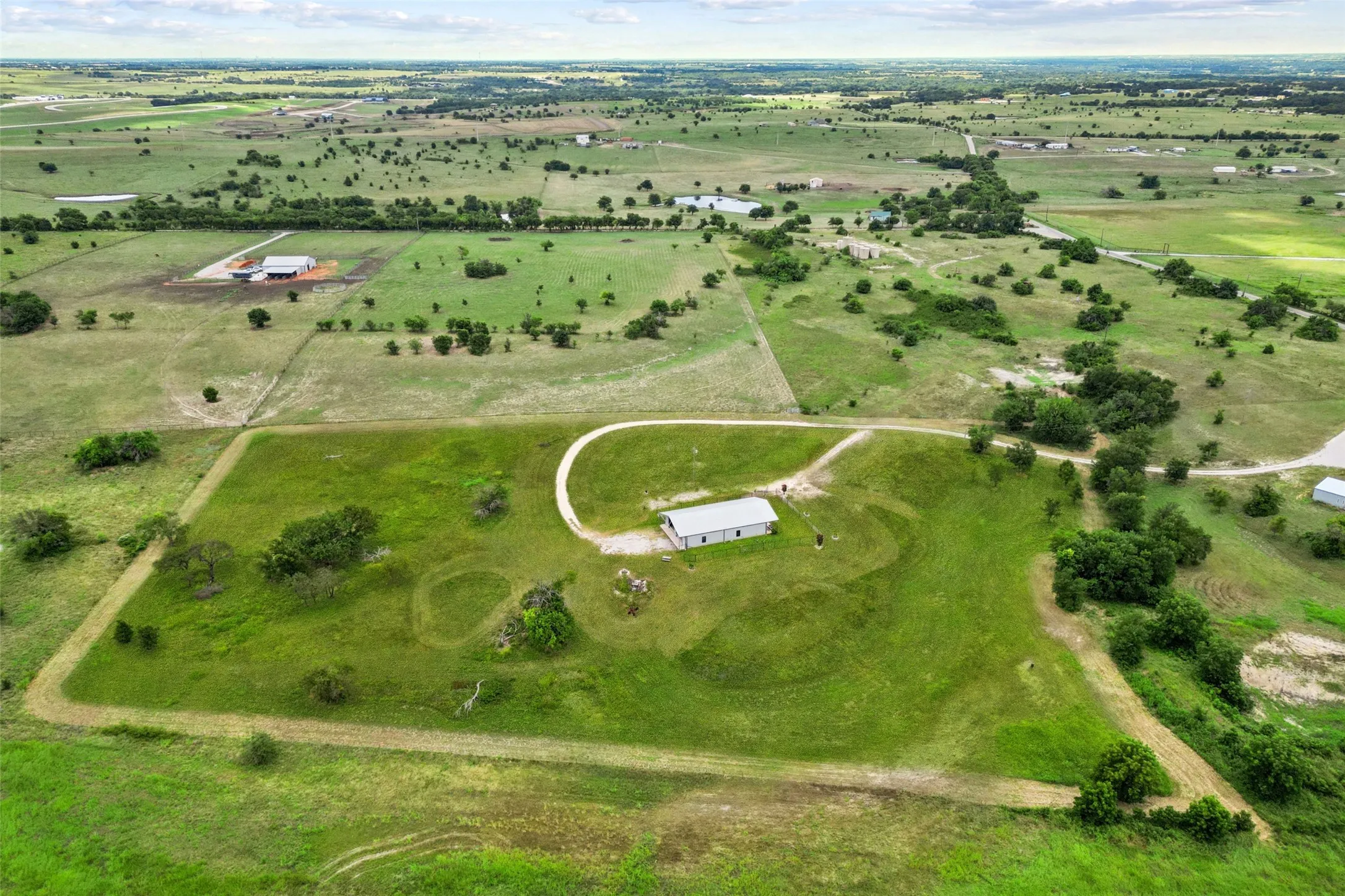 Single Family Residence For Sale in Wise County , 1430 County Road 2735, Decatur, Texas 76234, 2 Bedroom, 2 Bathroom, 3 Garage spaces, 1,400 Sqft, built in 2018, mls#21376148, Real Estate Agent in Decatur, Homes For Sale in Wise county, Homes For Sale in Decatur, Realtor in Decatur Texas, Real Estate Brokerage Independent Realty Texas, Luminita Cordes Realtor