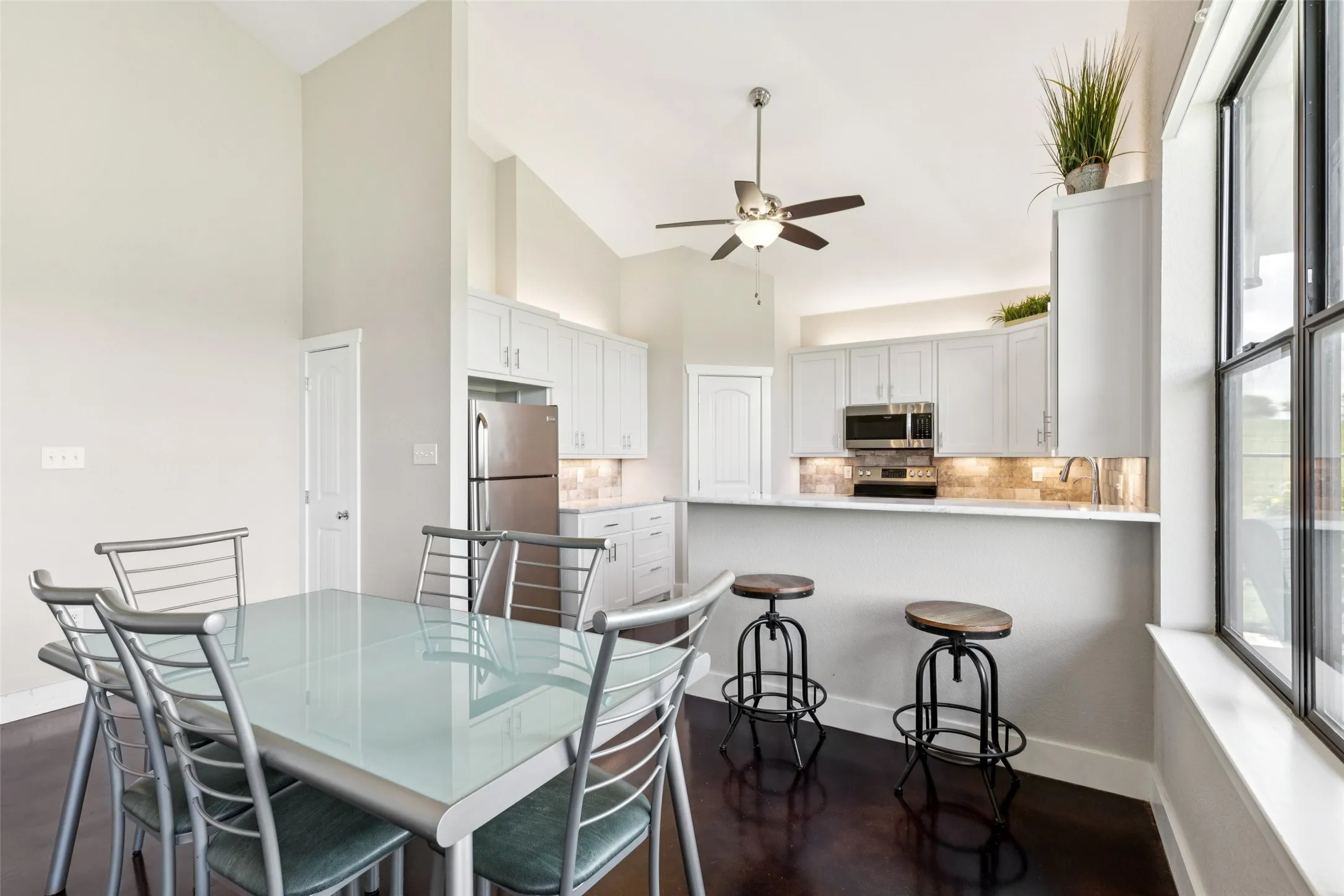 Single Family Residence For Sale in Wise County , 1430 County Road 2735, Decatur, Texas 76234, 2 Bedroom, 2 Bathroom, 3 Garage spaces, 1,400 Sqft, built in 2018, mls#21376148, Real Estate Agent in Decatur, Homes For Sale in Wise county, Homes For Sale in Decatur, Realtor in Decatur Texas, Real Estate Brokerage Independent Realty Texas, Luminita Cordes Realtor