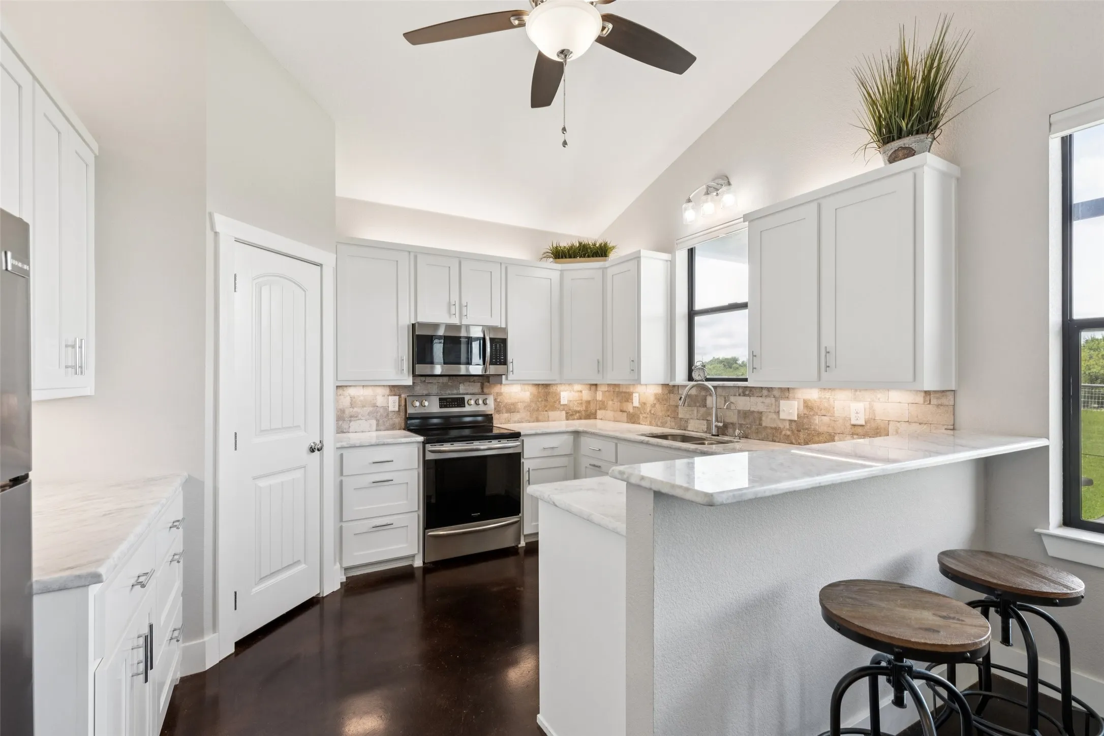 Single Family Residence For Sale in Wise County , 1430 County Road 2735, Decatur, Texas 76234, 2 Bedroom, 2 Bathroom, 3 Garage spaces, 1,400 Sqft, built in 2018, mls#21376148, Real Estate Agent in Decatur, Homes For Sale in Wise county, Homes For Sale in Decatur, Realtor in Decatur Texas, Real Estate Brokerage Independent Realty Texas, Luminita Cordes Realtor