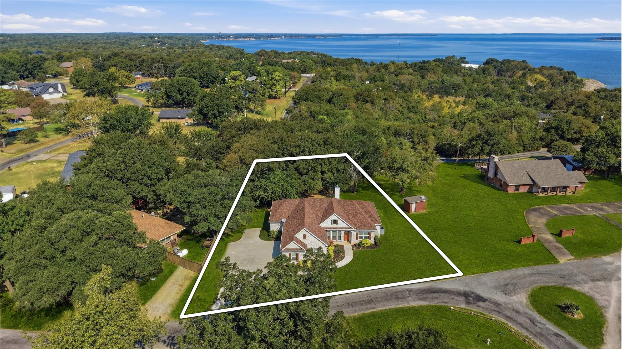  Oversized Lot outline of the property