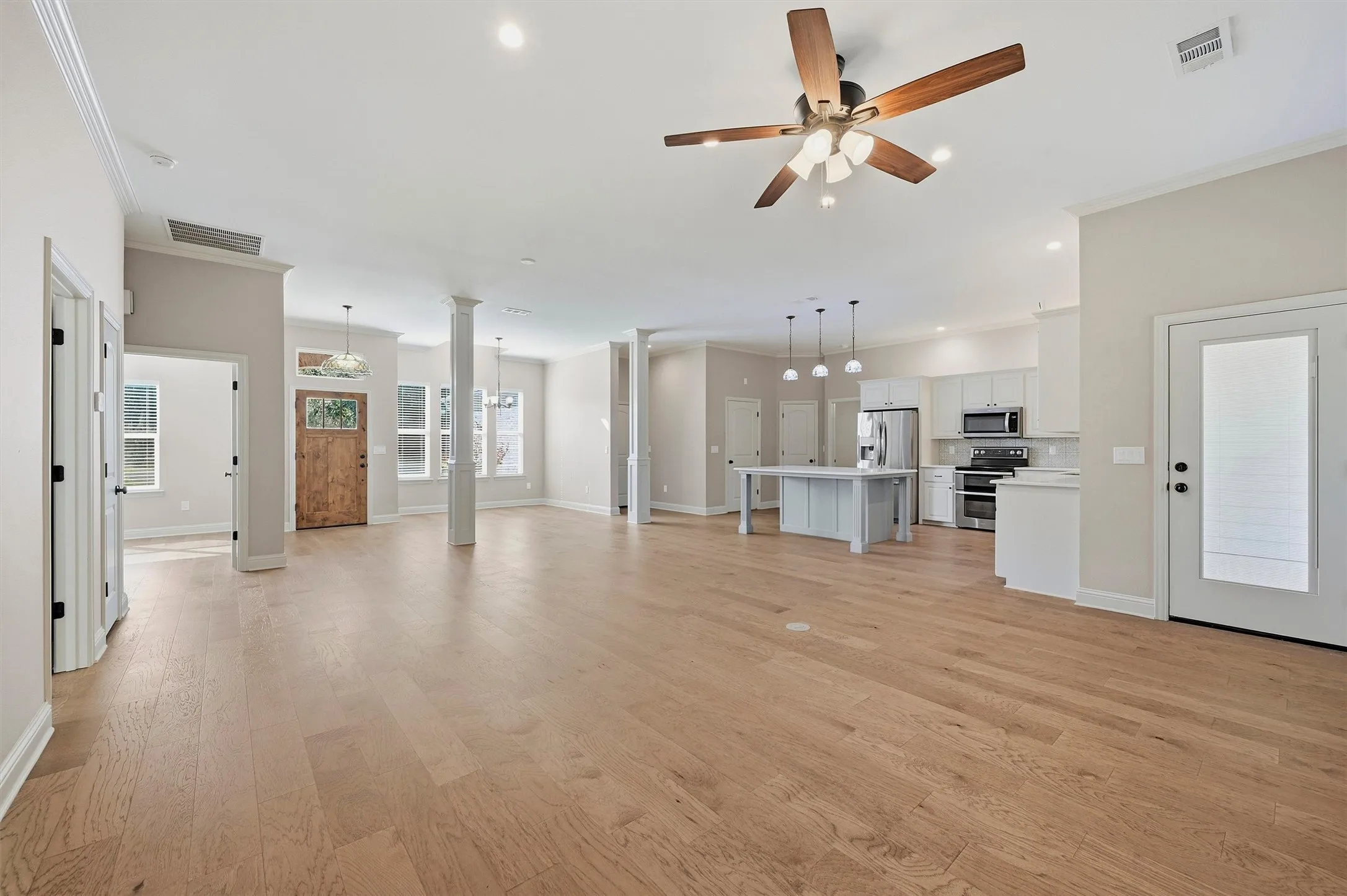 Single Family Residence For Sale in Grayson County , 57 Texoma Terrace Road, Denison, Texas 75020, 3 Bedroom, 3 Bathroom, 2 Garage spaces, 2,170 Sqft, built in 2022, mls#21376152, Real Estate Agent in Denison, Homes For Sale in Grayson county, Homes For Sale in Denison, Realtor in Denison Texas, Real Estate Brokerage Independent Realty Texas, Luminita Cordes Realtor