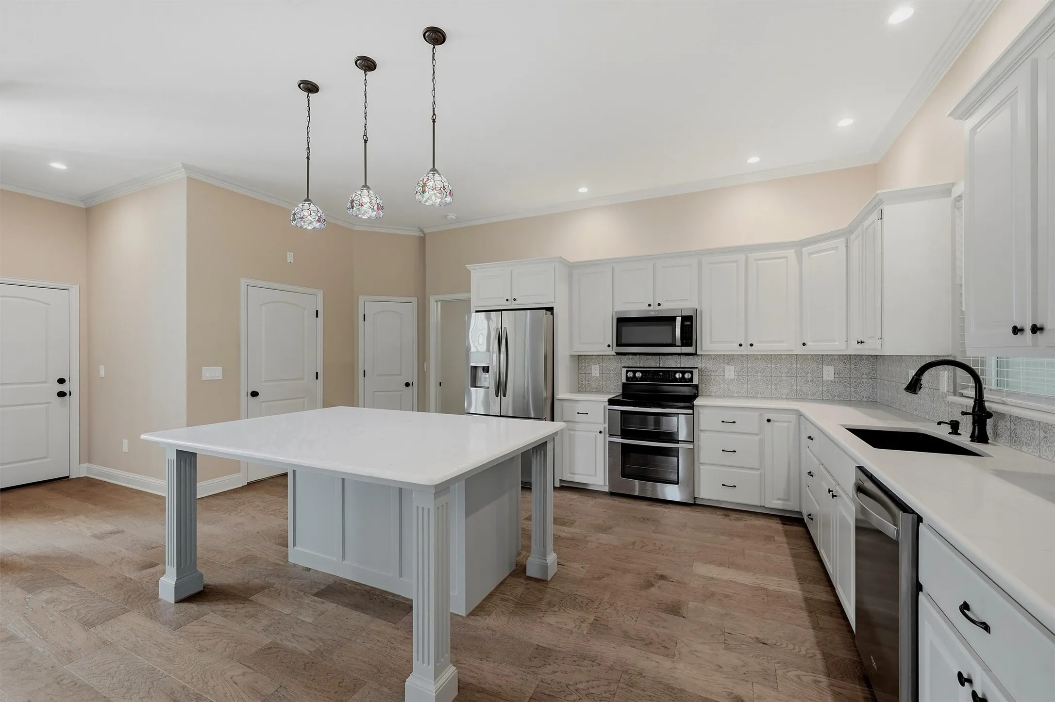 Single Family Residence For Sale in Grayson County , 57 Texoma Terrace Road, Denison, Texas 75020, 3 Bedroom, 3 Bathroom, 2 Garage spaces, 2,170 Sqft, built in 2022, mls#21376152, Real Estate Agent in Denison, Homes For Sale in Grayson county, Homes For Sale in Denison, Realtor in Denison Texas, Real Estate Brokerage Independent Realty Texas, Luminita Cordes Realtor