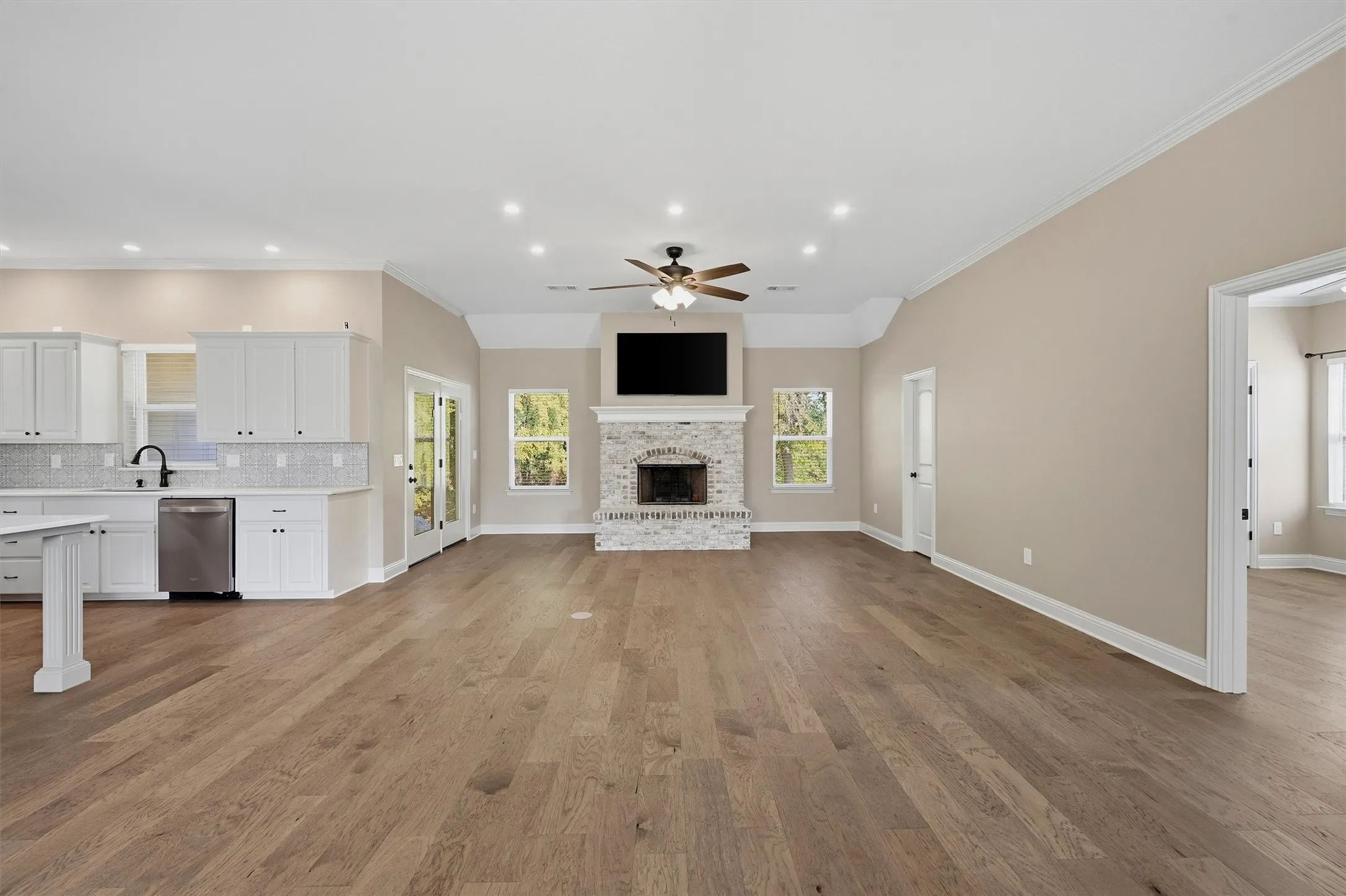  Huge Oversized Family area