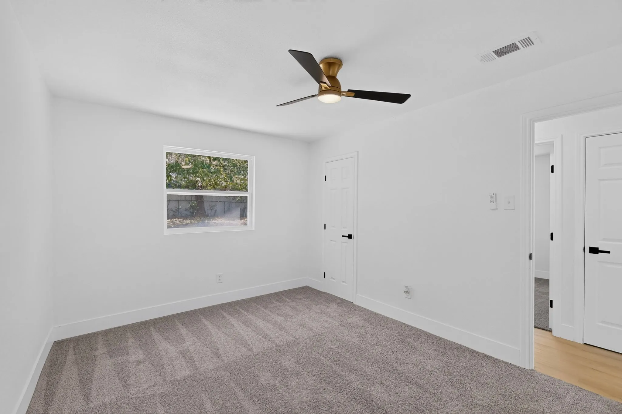 Single Family Residence For Sale in Tarrant County , 4841 Eastover Avenue, Fort Worth, Texas 76119, 4 Bedroom, 2 Bathroom, Garage spaces, 1,475 Sqft, built in 1969, mls#21370648, Real Estate Agent in Fort Worth, Homes For Sale in Tarrant county, Homes For Sale in Fort Worth, Realtor in Fort Worth Texas, Real Estate Brokerage Independent Realty Texas, Luminita Cordes Realtor