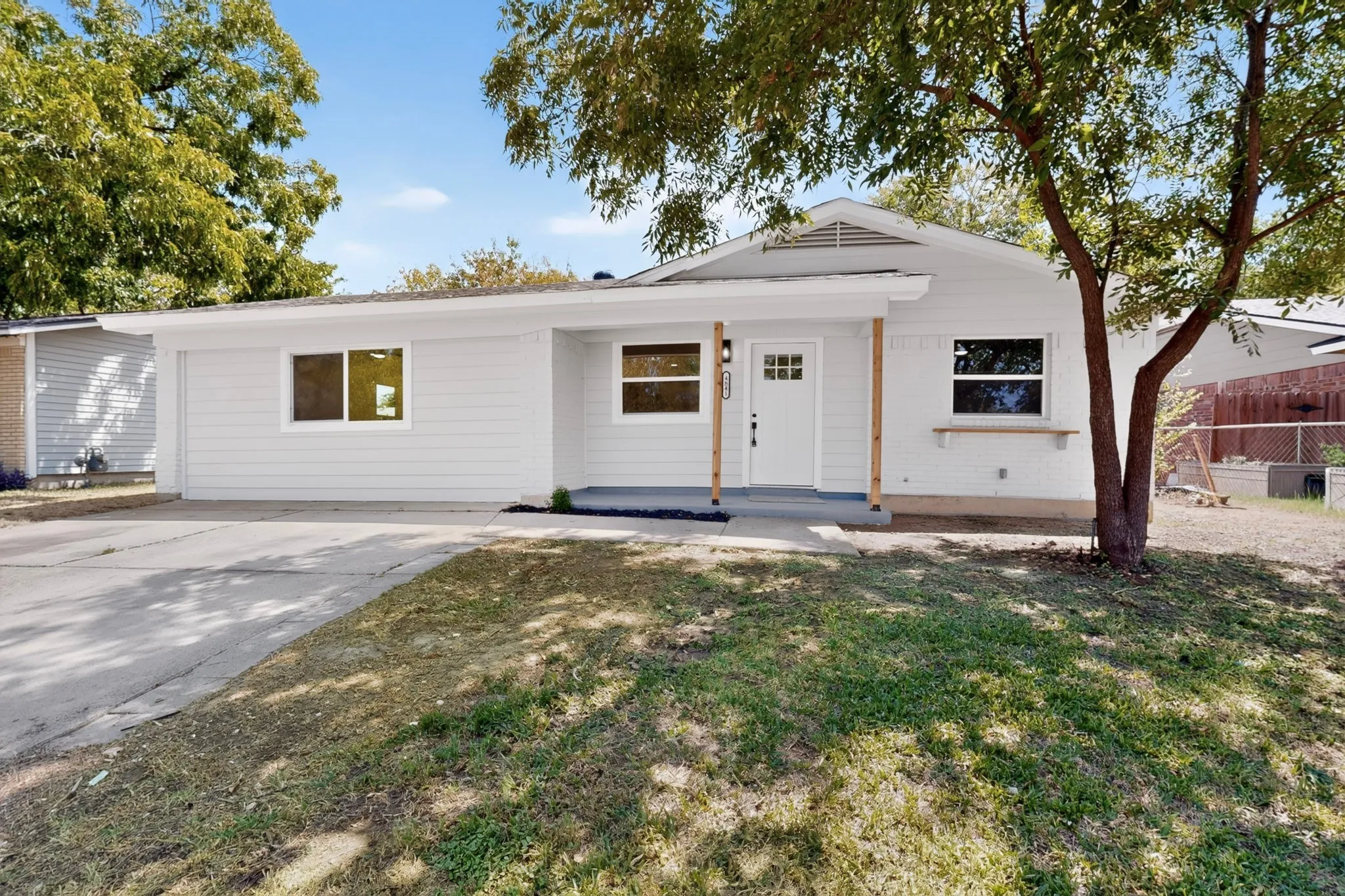 Single Family Residence For Sale in Tarrant County , 4841 Eastover Avenue, Fort Worth, Texas 76119, 4 Bedroom, 2 Bathroom, Garage spaces, 1,475 Sqft, built in 1969, mls#21370648, Real Estate Agent in Fort Worth, Homes For Sale in Tarrant county, Homes For Sale in Fort Worth, Realtor in Fort Worth Texas, Real Estate Brokerage Independent Realty Texas, Luminita Cordes Realtor