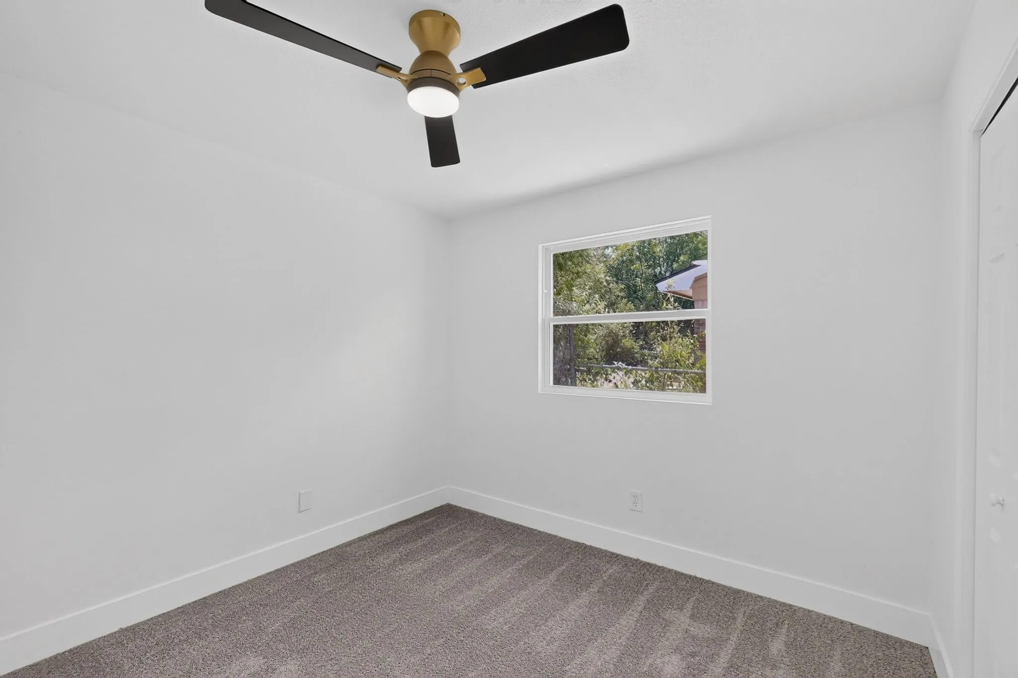 Single Family Residence For Sale in Tarrant County , 4841 Eastover Avenue, Fort Worth, Texas 76119, 4 Bedroom, 2 Bathroom, Garage spaces, 1,475 Sqft, built in 1969, mls#21370648, Real Estate Agent in Fort Worth, Homes For Sale in Tarrant county, Homes For Sale in Fort Worth, Realtor in Fort Worth Texas, Real Estate Brokerage Independent Realty Texas, Luminita Cordes Realtor