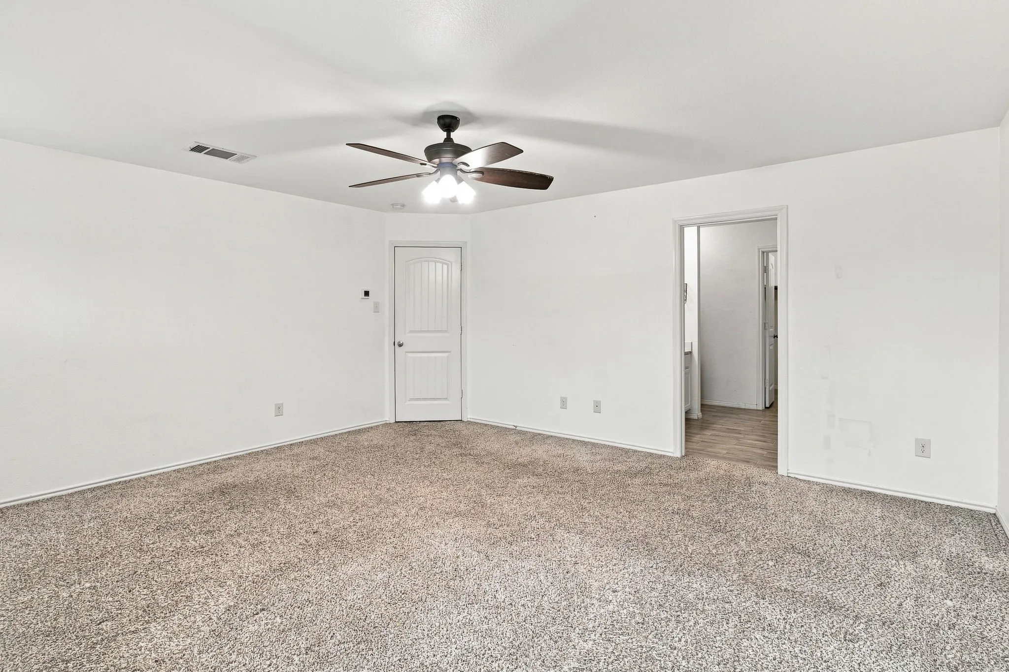 Single Family Residence For Sale in Collin County , 1404 Diamond Court, Princeton, Texas 75407, 5 Bedroom, 4 Bathroom, 2 Garage spaces, 2,338 Sqft, built in 2017, mls#21371756, Real Estate Agent in Princeton, Homes For Sale in Collin county, Homes For Sale in Princeton, Realtor in Princeton Texas, Real Estate Brokerage Independent Realty Texas, Luminita Cordes Realtor