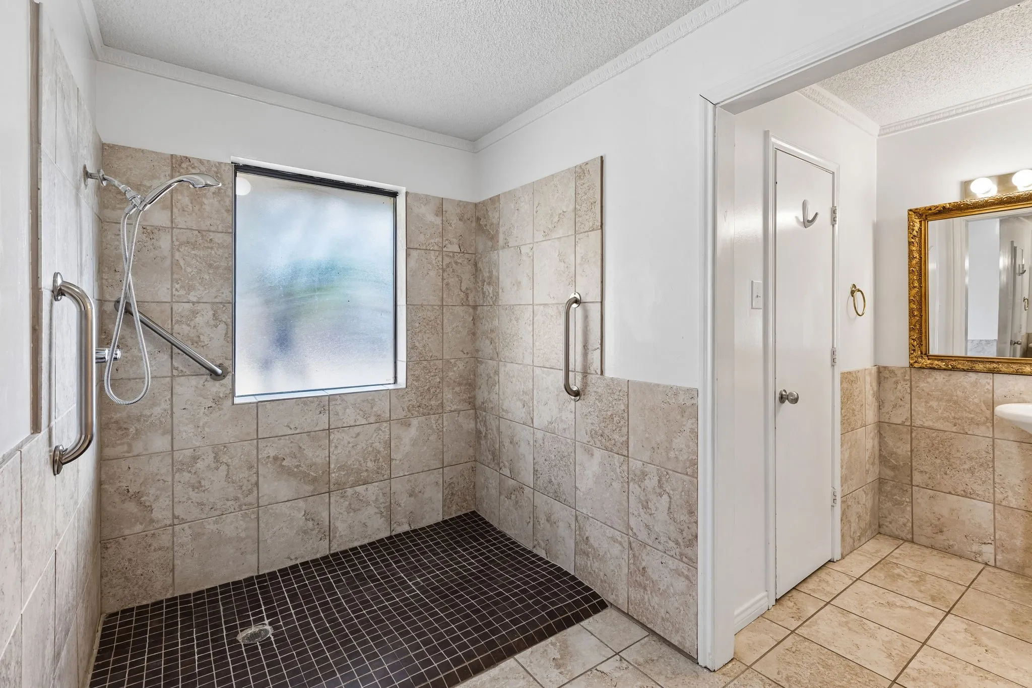 Single Family Residence For Sale in Collin County , 2206 Blue Cypress Drive, Richardson, Texas 75082, 6 Bedroom, 3 Bathroom, 2 Garage spaces, 2,748 Sqft, built in 1982, mls#21376167, Real Estate Agent in Richardson, Homes For Sale in Collin county, Homes For Sale in Richardson, Realtor in Richardson Texas, Real Estate Brokerage Independent Realty Texas, Luminita Cordes Realtor
