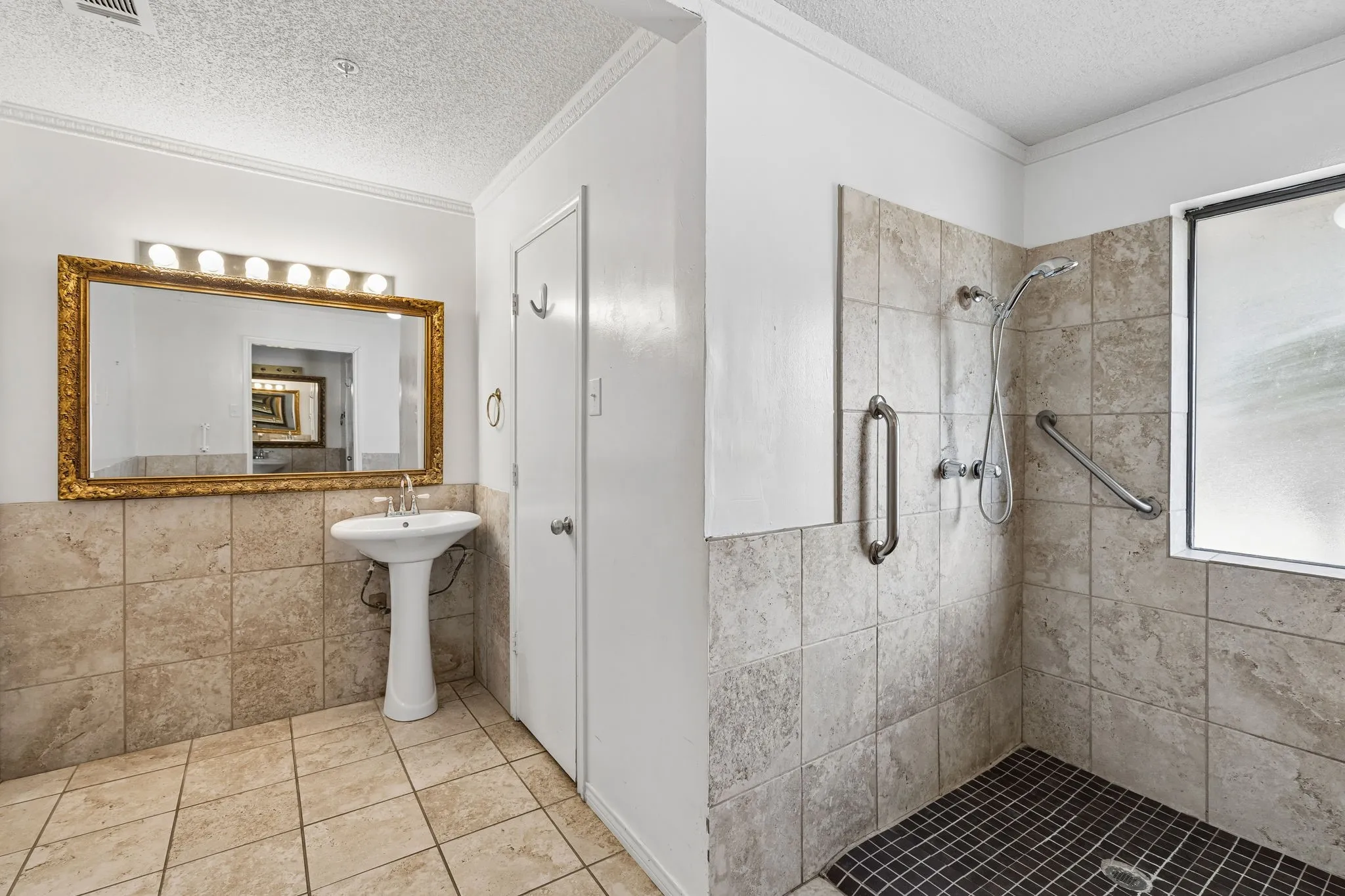 Single Family Residence For Sale in Collin County , 2206 Blue Cypress Drive, Richardson, Texas 75082, 6 Bedroom, 3 Bathroom, 2 Garage spaces, 2,748 Sqft, built in 1982, mls#21376167, Real Estate Agent in Richardson, Homes For Sale in Collin county, Homes For Sale in Richardson, Realtor in Richardson Texas, Real Estate Brokerage Independent Realty Texas, Luminita Cordes Realtor