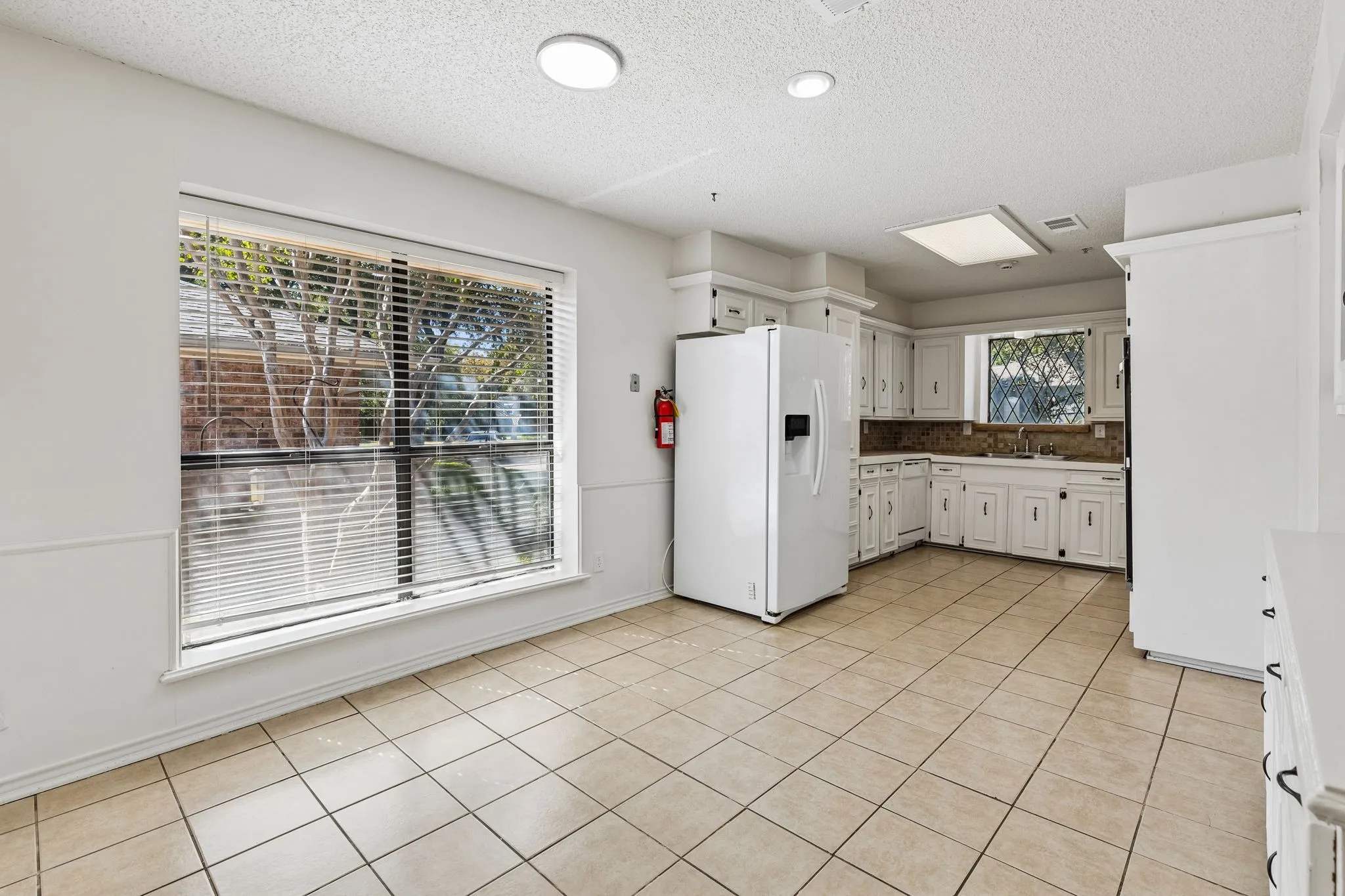 Single Family Residence For Sale in Collin County , 2206 Blue Cypress Drive, Richardson, Texas 75082, 6 Bedroom, 3 Bathroom, 2 Garage spaces, 2,748 Sqft, built in 1982, mls#21376167, Real Estate Agent in Richardson, Homes For Sale in Collin county, Homes For Sale in Richardson, Realtor in Richardson Texas, Real Estate Brokerage Independent Realty Texas, Luminita Cordes Realtor