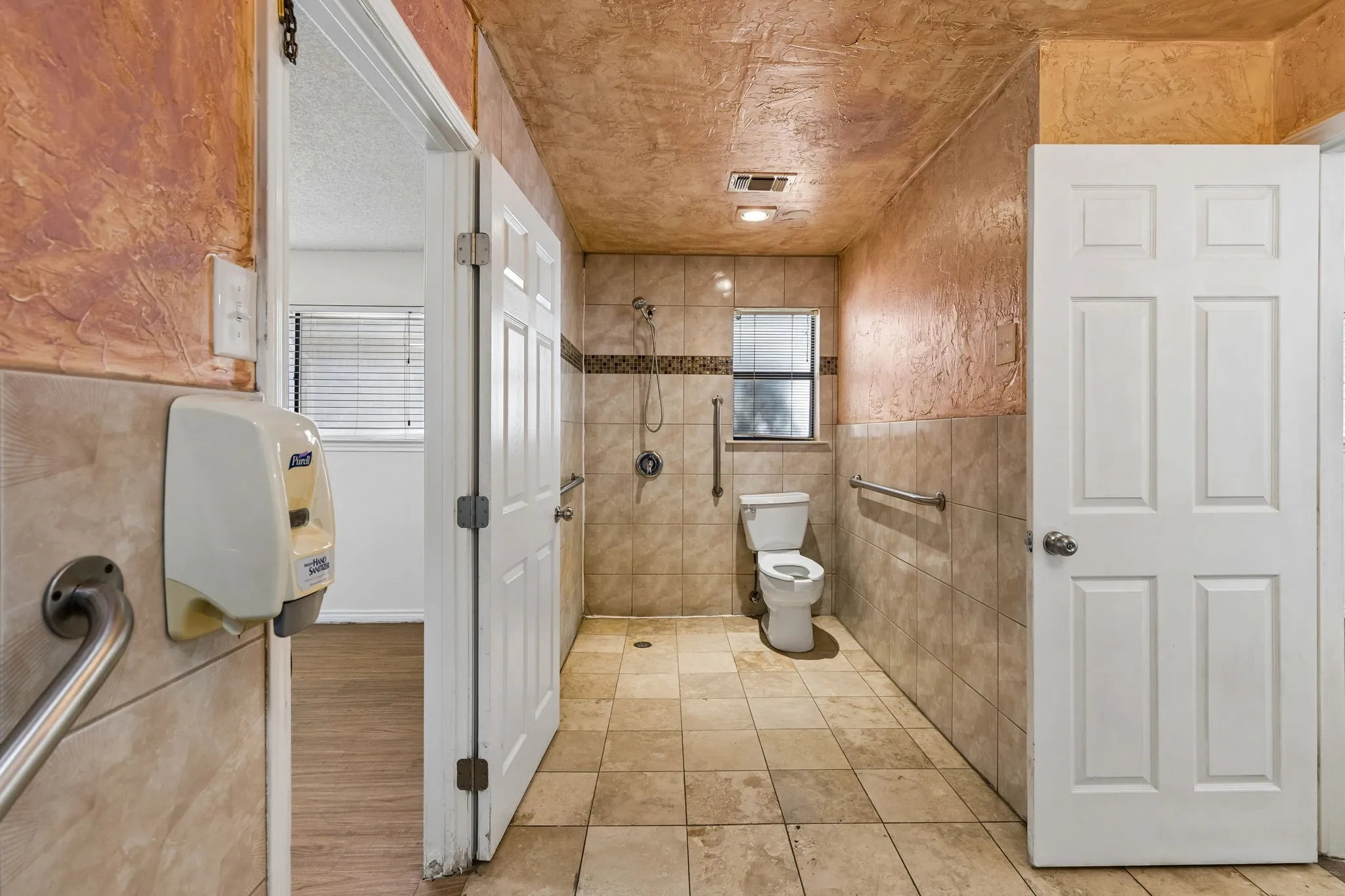 Single Family Residence For Sale in Collin County , 2206 Blue Cypress Drive, Richardson, Texas 75082, 6 Bedroom, 3 Bathroom, 2 Garage spaces, 2,748 Sqft, built in 1982, mls#21376167, Real Estate Agent in Richardson, Homes For Sale in Collin county, Homes For Sale in Richardson, Realtor in Richardson Texas, Real Estate Brokerage Independent Realty Texas, Luminita Cordes Realtor
