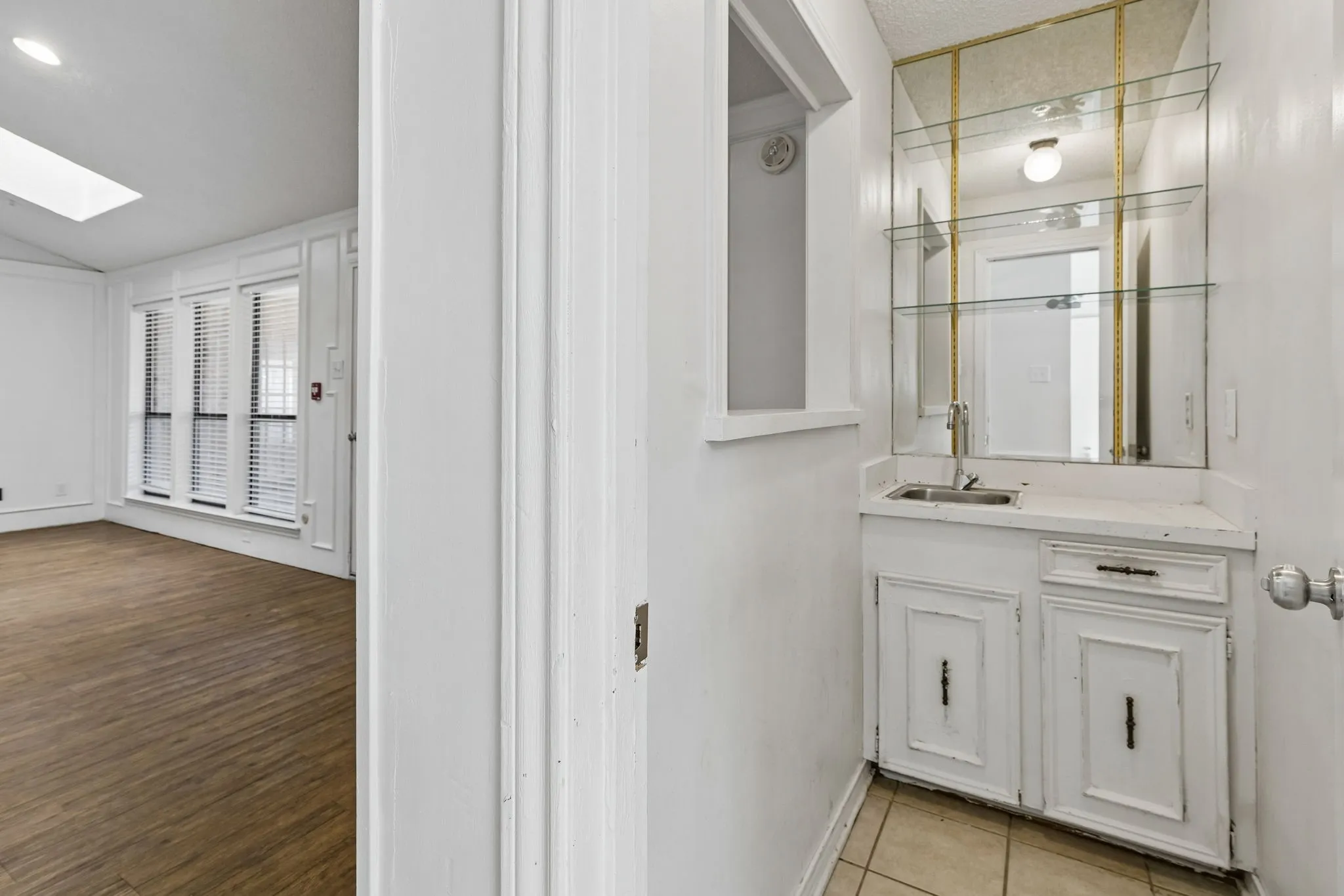 Single Family Residence For Sale in Collin County , 2206 Blue Cypress Drive, Richardson, Texas 75082, 6 Bedroom, 3 Bathroom, 2 Garage spaces, 2,748 Sqft, built in 1982, mls#21376167, Real Estate Agent in Richardson, Homes For Sale in Collin county, Homes For Sale in Richardson, Realtor in Richardson Texas, Real Estate Brokerage Independent Realty Texas, Luminita Cordes Realtor