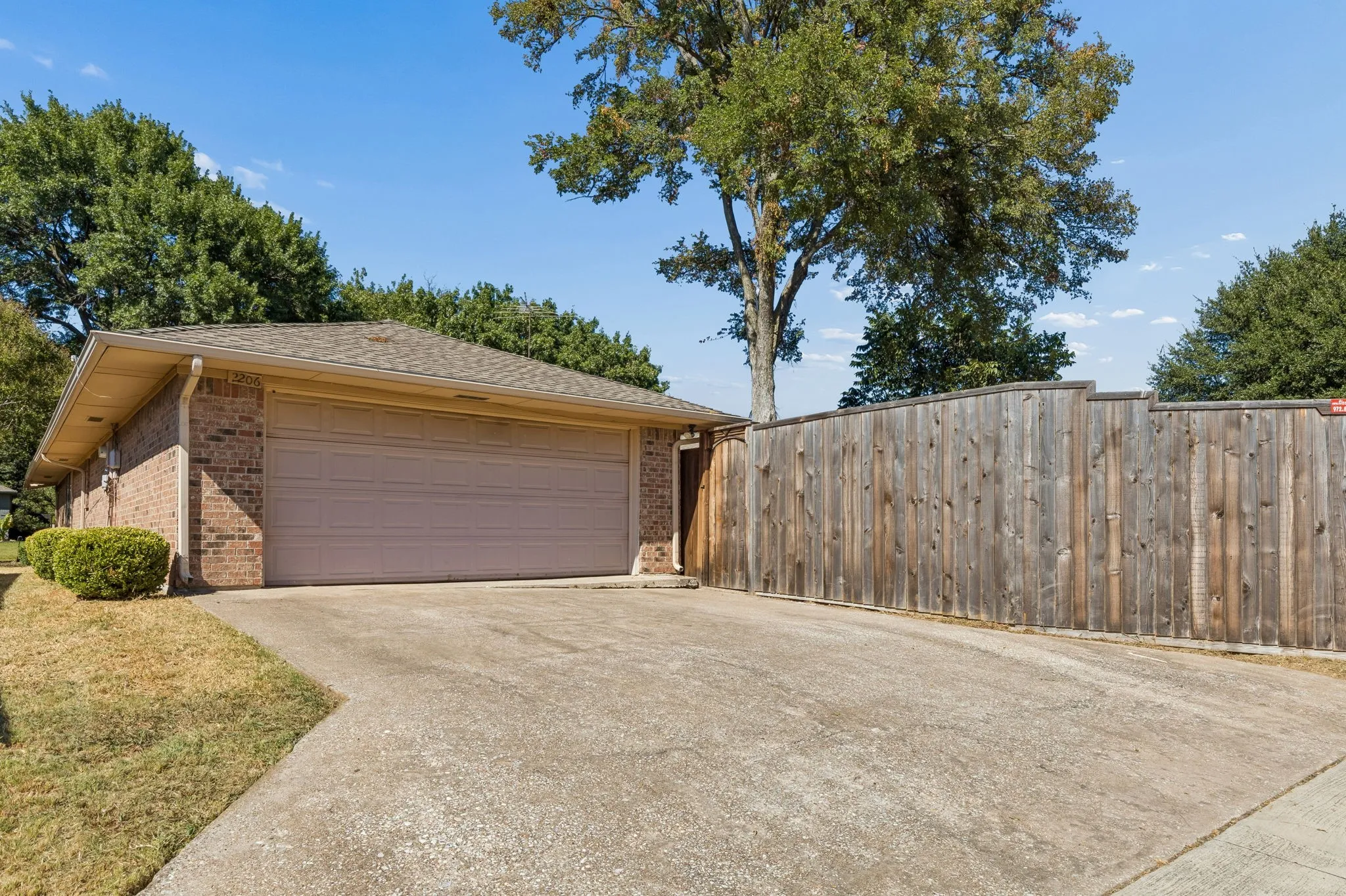 Single Family Residence For Sale in Collin County , 2206 Blue Cypress Drive, Richardson, Texas 75082, 6 Bedroom, 3 Bathroom, 2 Garage spaces, 2,748 Sqft, built in 1982, mls#21376167, Real Estate Agent in Richardson, Homes For Sale in Collin county, Homes For Sale in Richardson, Realtor in Richardson Texas, Real Estate Brokerage Independent Realty Texas, Luminita Cordes Realtor