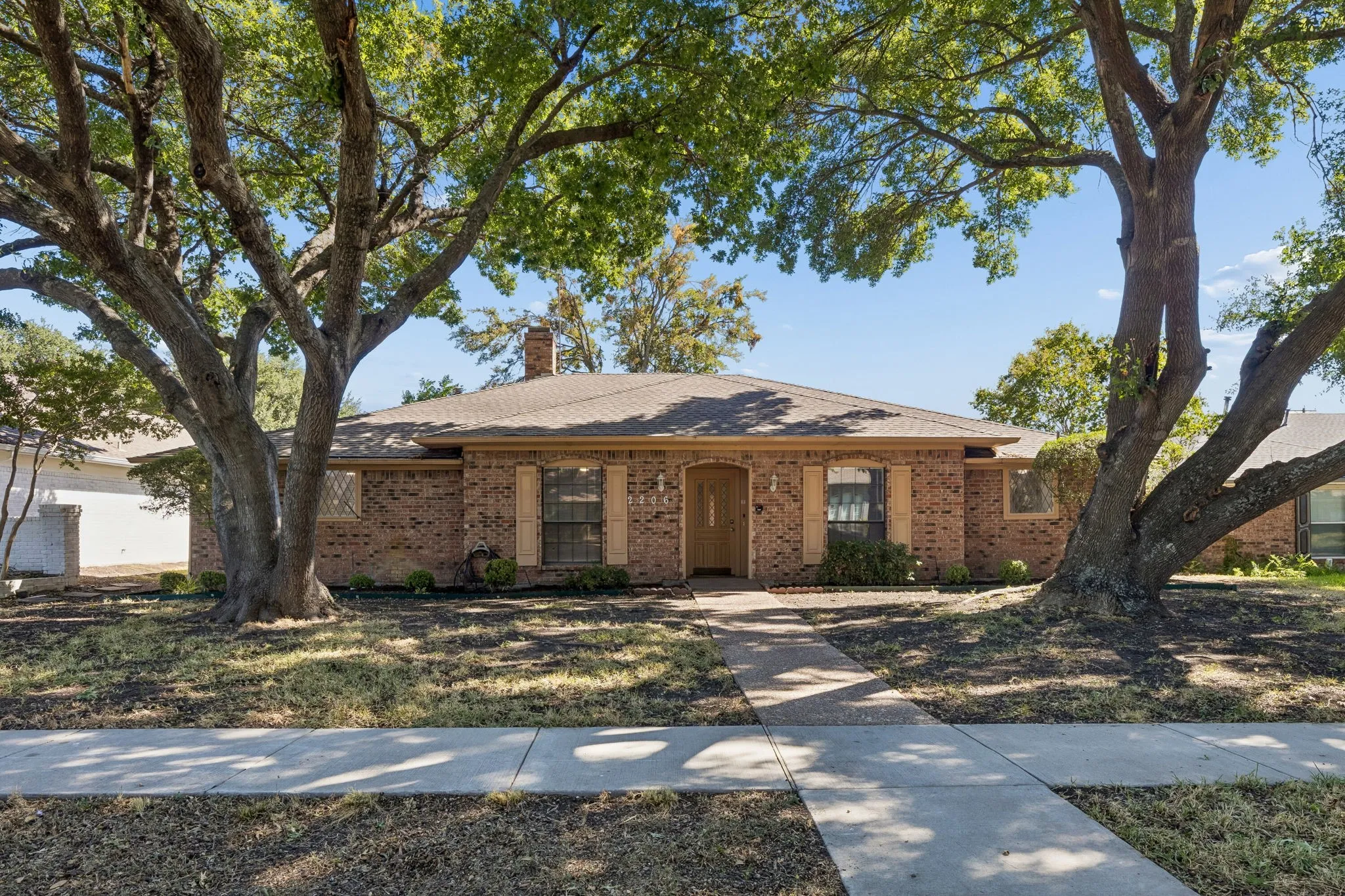 Single Family Residence For Sale in Collin County , 2206 Blue Cypress Drive, Richardson, Texas 75082, 6 Bedroom, 3 Bathroom, 2 Garage spaces, 2,748 Sqft, built in 1982, mls#21376167, Real Estate Agent in Richardson, Homes For Sale in Collin county, Homes For Sale in Richardson, Realtor in Richardson Texas, Real Estate Brokerage Independent Realty Texas, Luminita Cordes Realtor