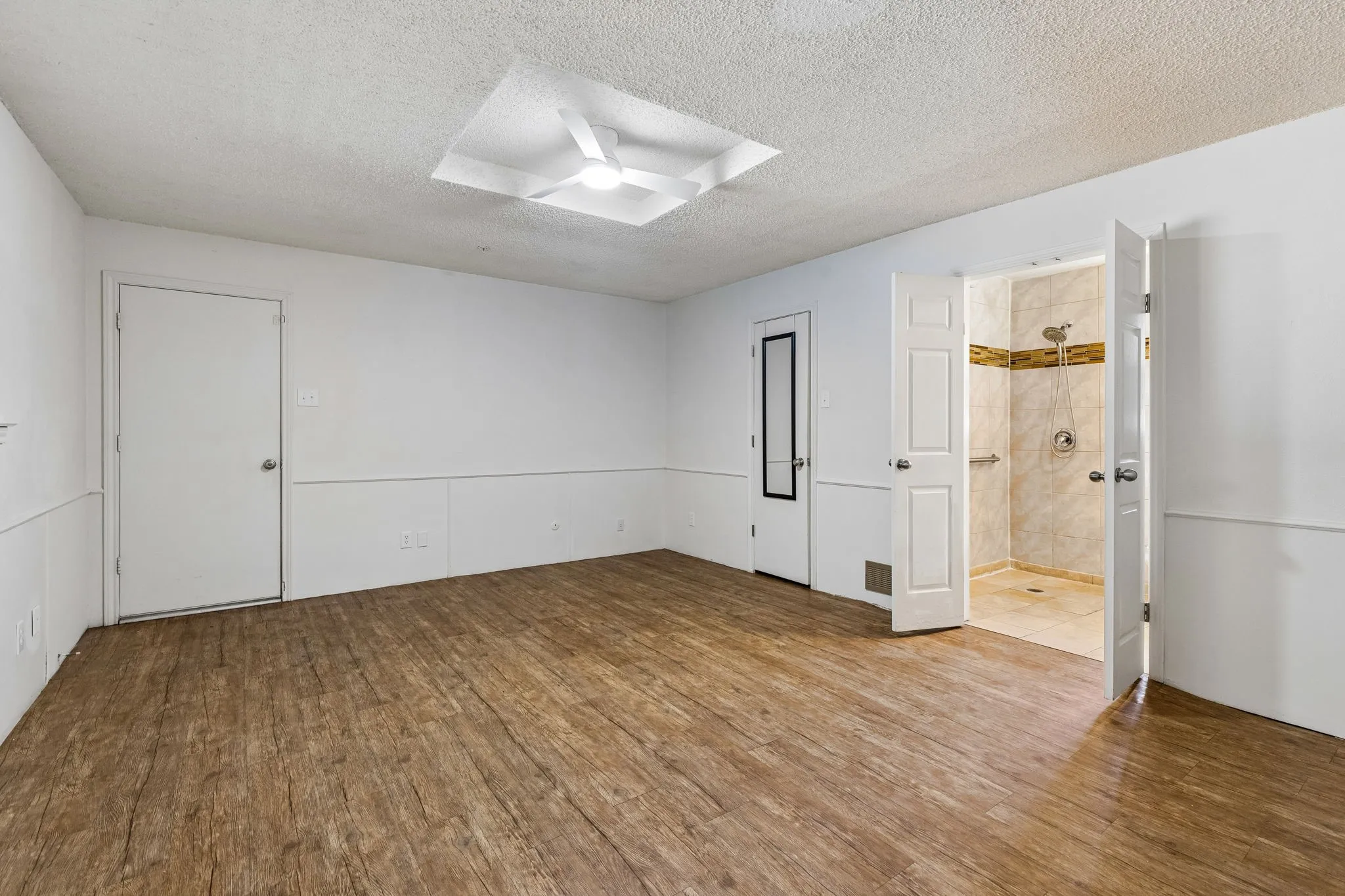 Single Family Residence For Sale in Collin County , 2206 Blue Cypress Drive, Richardson, Texas 75082, 6 Bedroom, 3 Bathroom, 2 Garage spaces, 2,748 Sqft, built in 1982, mls#21376167, Real Estate Agent in Richardson, Homes For Sale in Collin county, Homes For Sale in Richardson, Realtor in Richardson Texas, Real Estate Brokerage Independent Realty Texas, Luminita Cordes Realtor