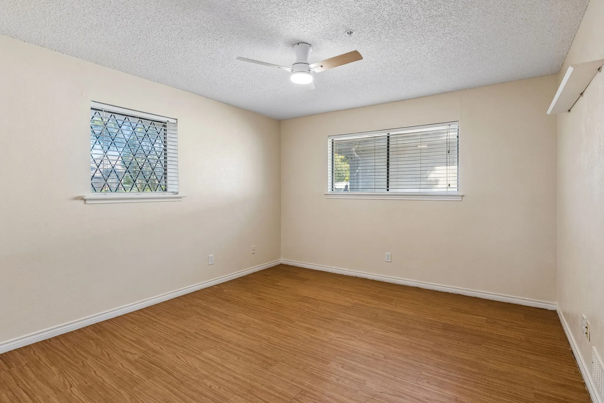 Single Family Residence For Sale in Collin County , 2206 Blue Cypress Drive, Richardson, Texas 75082, 6 Bedroom, 3 Bathroom, 2 Garage spaces, 2,748 Sqft, built in 1982, mls#21376167, Real Estate Agent in Richardson, Homes For Sale in Collin county, Homes For Sale in Richardson, Realtor in Richardson Texas, Real Estate Brokerage Independent Realty Texas, Luminita Cordes Realtor