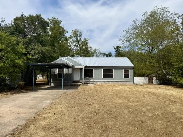 Single Family Residence For Sale in Hunt County , 1119 Commerce Drive, Greenville, Texas 75401, 3 Bedroom, 2 Bathroom, Garage spaces, 1,540 Sqft, built in 1969, mls#21373352, Real Estate Agent in Greenville, Homes For Sale in Hunt county, Homes For Sale in Greenville, Realtor in Greenville Texas, Real Estate Brokerage Independent Realty Texas, Luminita Cordes Realtor