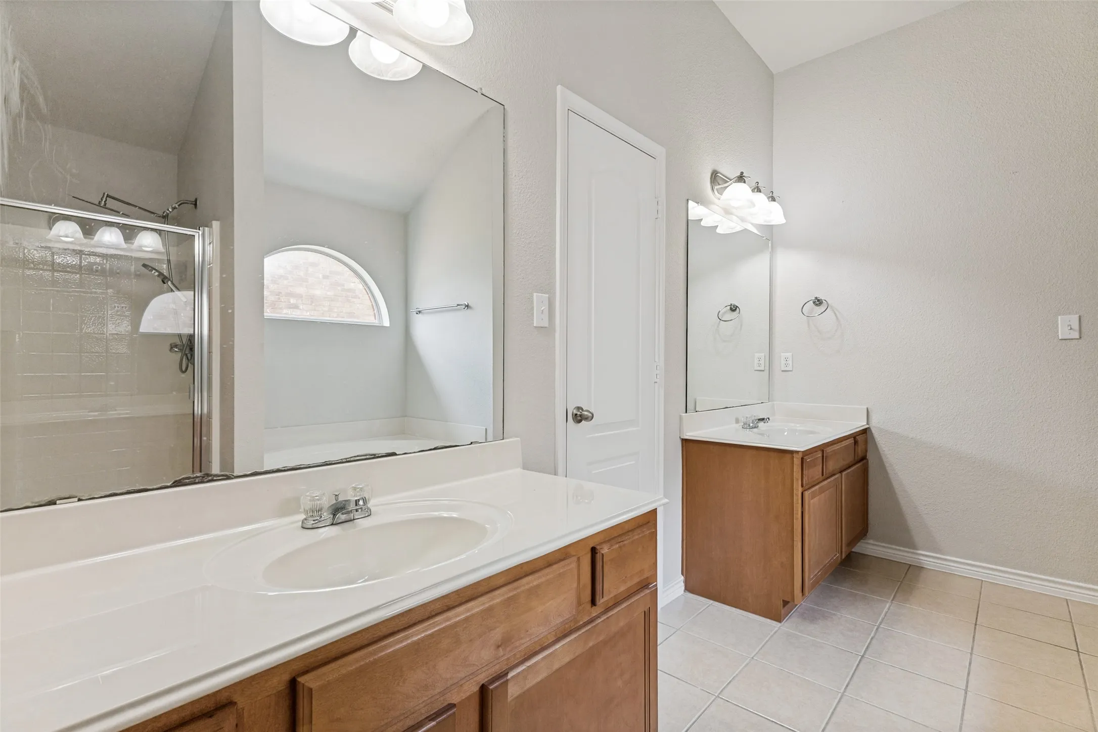 Single Family Residence For Rent in Tarrant County , 11617 Kenny Drive, Fort Worth, Texas 76244, 4 Bedroom, 2 Bathroom, 2 Garage spaces, 1,931 Sqft, built in 2006, mls#21375095, Real Estate Agent in Fort Worth, Homes For Rent in Tarrant county, Homes For Rent in Fort Worth, Realtor in Fort Worth Texas, Real Estate Brokerage Independent Realty Texas, Luminita Cordes Realtor