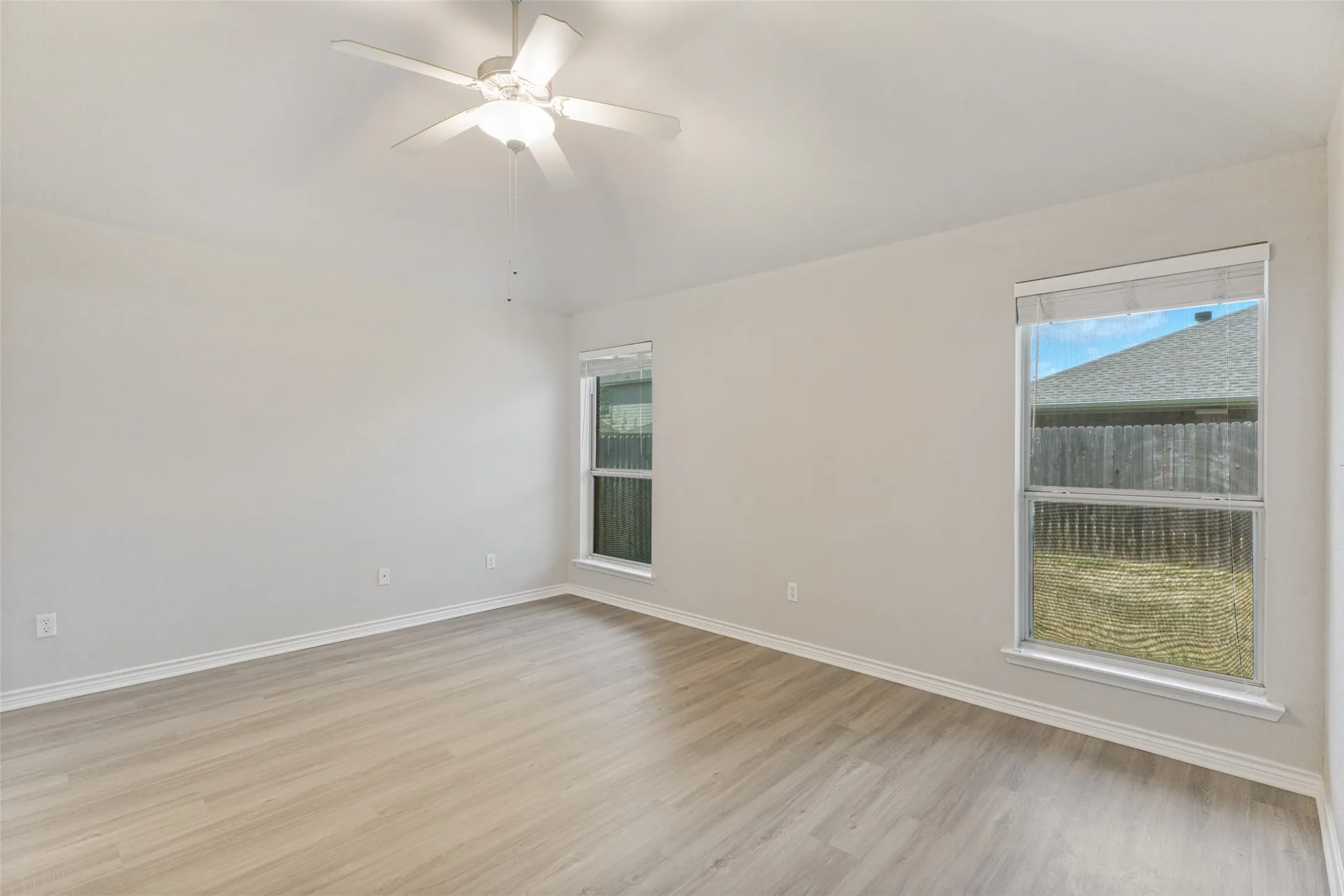 Single Family Residence For Rent in Tarrant County , 11617 Kenny Drive, Fort Worth, Texas 76244, 4 Bedroom, 2 Bathroom, 2 Garage spaces, 1,931 Sqft, built in 2006, mls#21375095, Real Estate Agent in Fort Worth, Homes For Rent in Tarrant county, Homes For Rent in Fort Worth, Realtor in Fort Worth Texas, Real Estate Brokerage Independent Realty Texas, Luminita Cordes Realtor