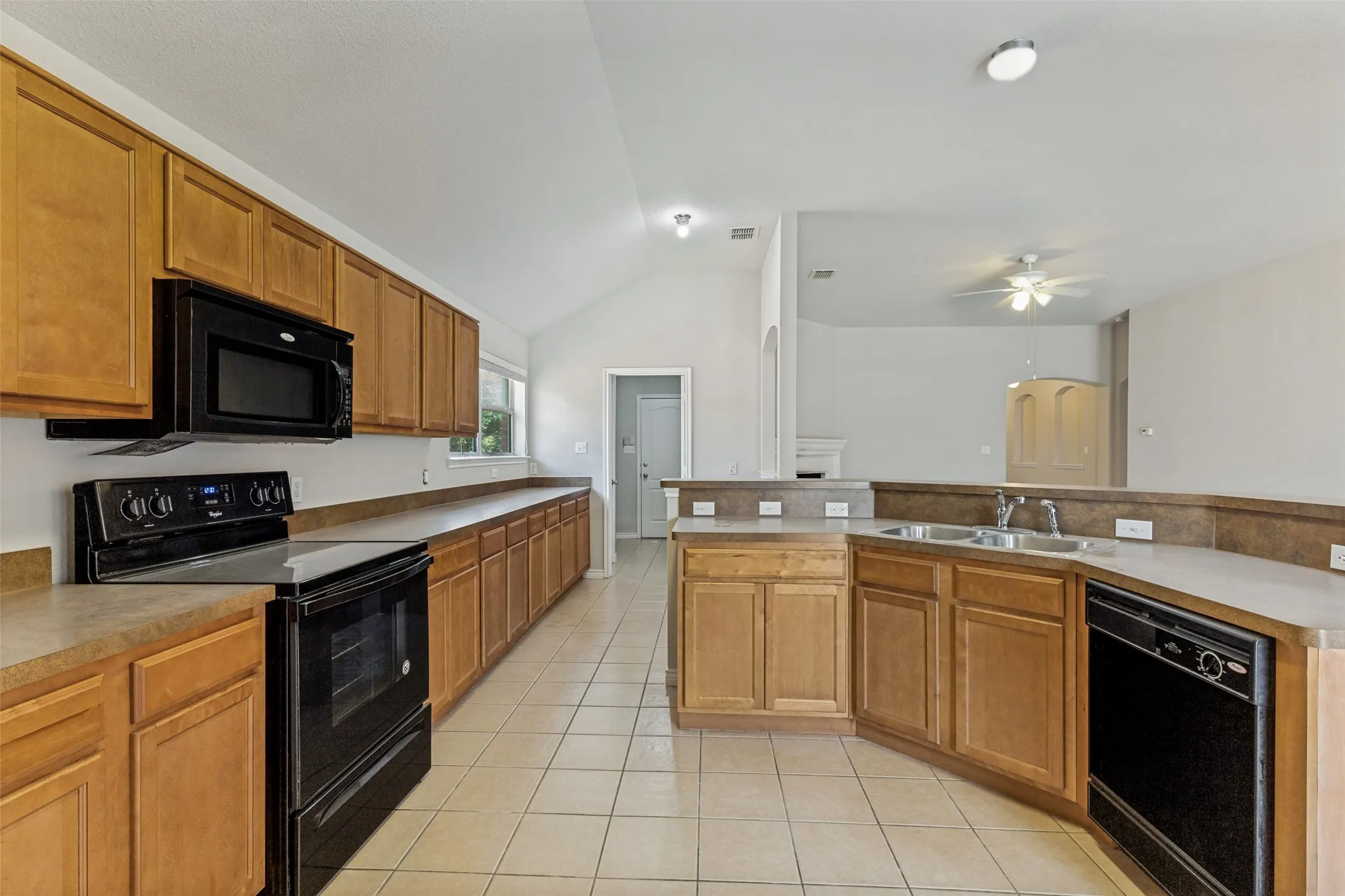 Single Family Residence For Rent in Tarrant County , 11617 Kenny Drive, Fort Worth, Texas 76244, 4 Bedroom, 2 Bathroom, 2 Garage spaces, 1,931 Sqft, built in 2006, mls#21375095, Real Estate Agent in Fort Worth, Homes For Rent in Tarrant county, Homes For Rent in Fort Worth, Realtor in Fort Worth Texas, Real Estate Brokerage Independent Realty Texas, Luminita Cordes Realtor