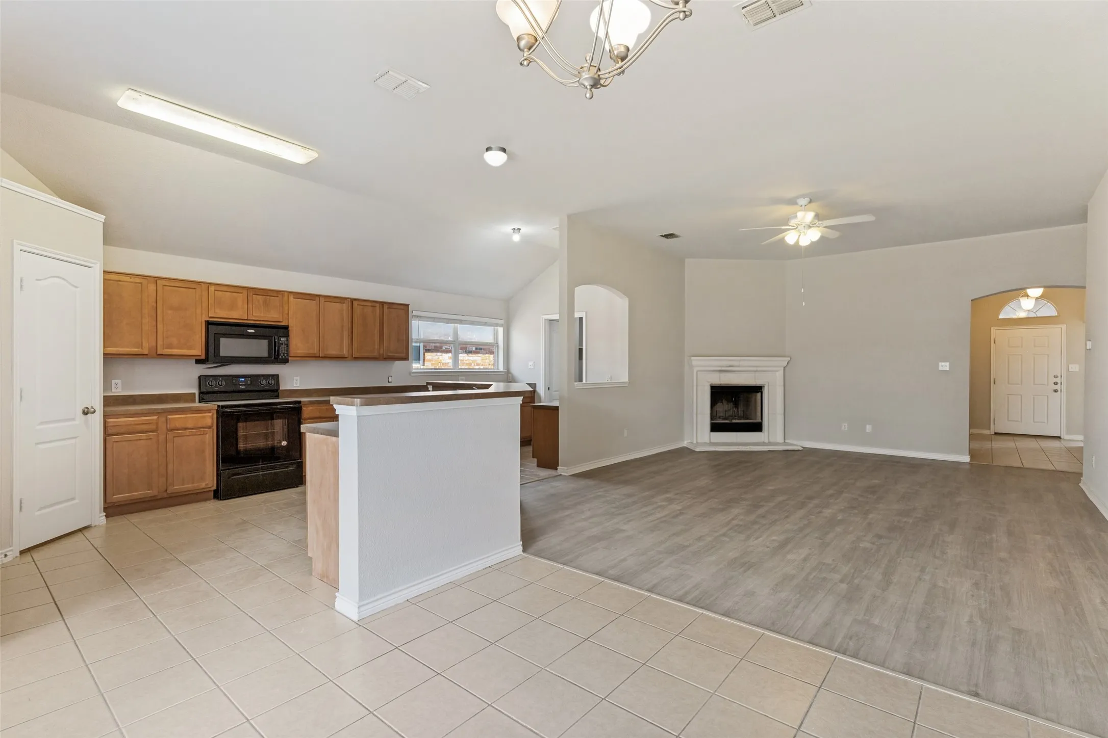 Single Family Residence For Rent in Tarrant County , 11617 Kenny Drive, Fort Worth, Texas 76244, 4 Bedroom, 2 Bathroom, 2 Garage spaces, 1,931 Sqft, built in 2006, mls#21375095, Real Estate Agent in Fort Worth, Homes For Rent in Tarrant county, Homes For Rent in Fort Worth, Realtor in Fort Worth Texas, Real Estate Brokerage Independent Realty Texas, Luminita Cordes Realtor