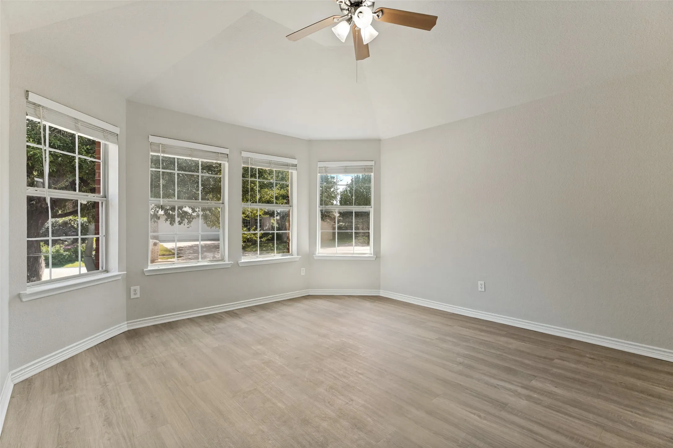 Single Family Residence For Rent in Tarrant County , 11617 Kenny Drive, Fort Worth, Texas 76244, 4 Bedroom, 2 Bathroom, 2 Garage spaces, 1,931 Sqft, built in 2006, mls#21375095, Real Estate Agent in Fort Worth, Homes For Rent in Tarrant county, Homes For Rent in Fort Worth, Realtor in Fort Worth Texas, Real Estate Brokerage Independent Realty Texas, Luminita Cordes Realtor