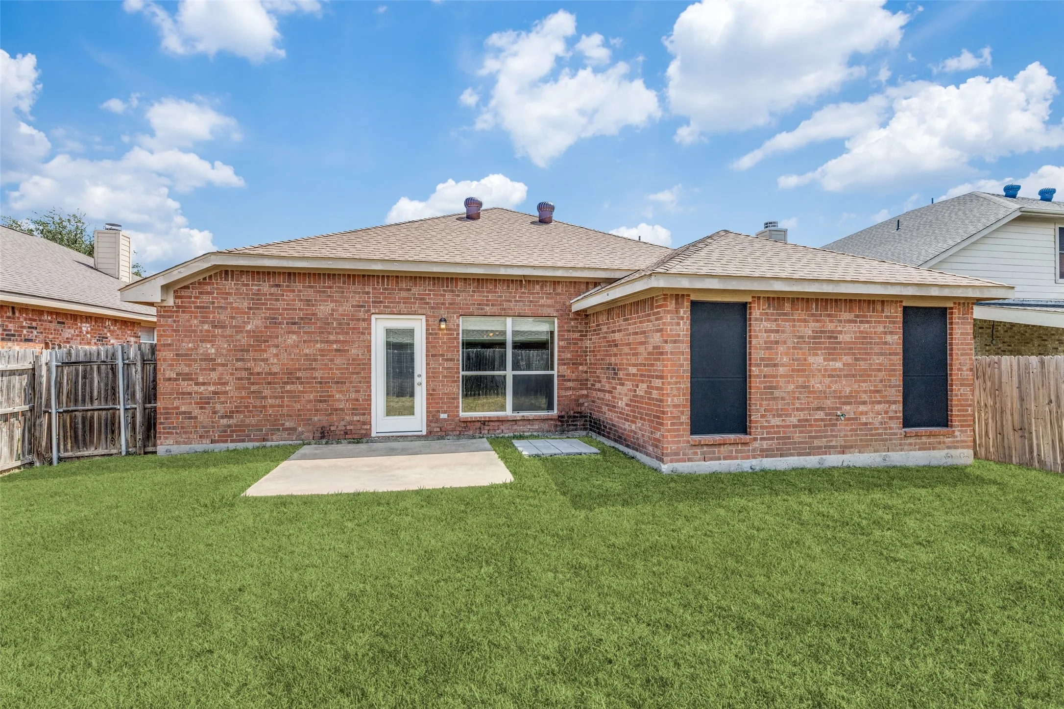 Single Family Residence For Rent in Tarrant County , 11617 Kenny Drive, Fort Worth, Texas 76244, 4 Bedroom, 2 Bathroom, 2 Garage spaces, 1,931 Sqft, built in 2006, mls#21375095, Real Estate Agent in Fort Worth, Homes For Rent in Tarrant county, Homes For Rent in Fort Worth, Realtor in Fort Worth Texas, Real Estate Brokerage Independent Realty Texas, Luminita Cordes Realtor