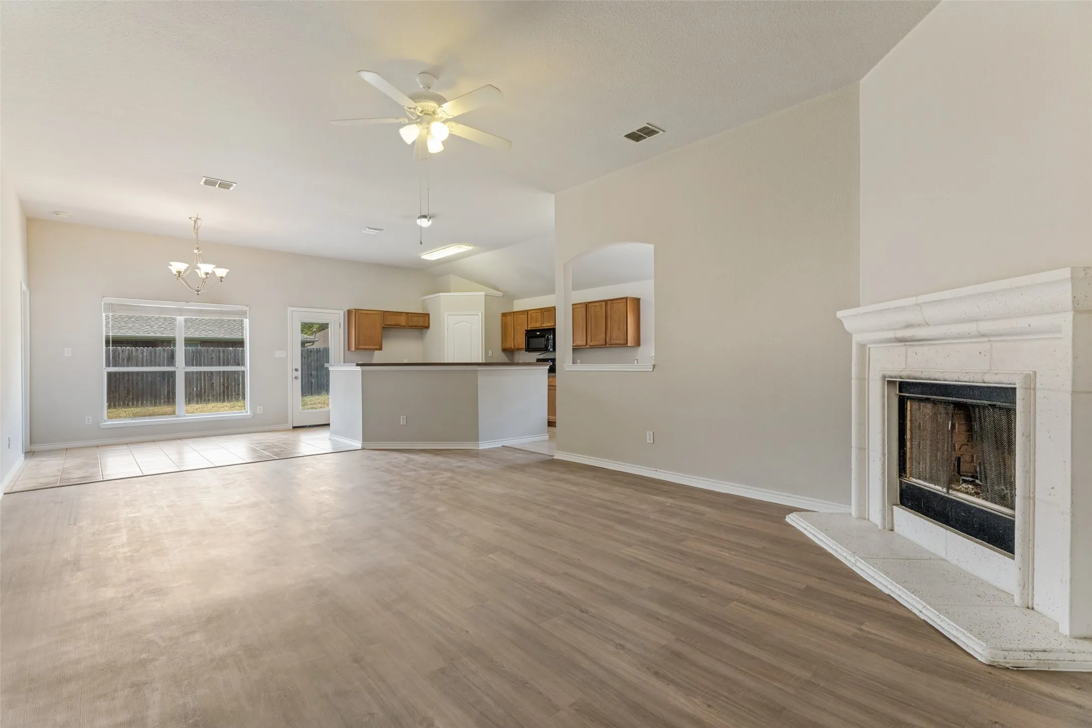 Single Family Residence For Rent in Tarrant County , 11617 Kenny Drive, Fort Worth, Texas 76244, 4 Bedroom, 2 Bathroom, 2 Garage spaces, 1,931 Sqft, built in 2006, mls#21375095, Real Estate Agent in Fort Worth, Homes For Rent in Tarrant county, Homes For Rent in Fort Worth, Realtor in Fort Worth Texas, Real Estate Brokerage Independent Realty Texas, Luminita Cordes Realtor