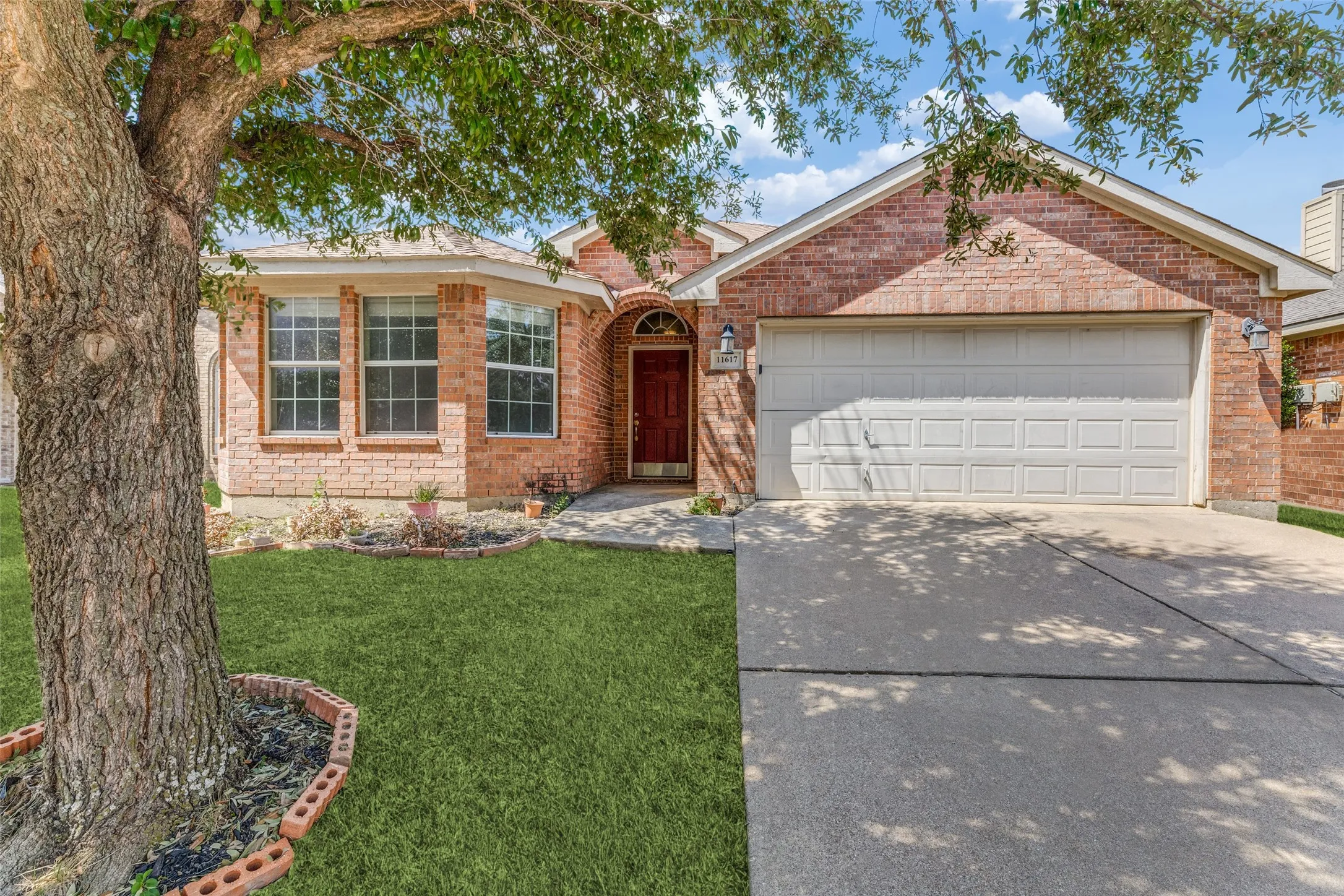 Single Family Residence For Rent in Tarrant County , 11617 Kenny Drive, Fort Worth, Texas 76244, 4 Bedroom, 2 Bathroom, 2 Garage spaces, 1,931 Sqft, built in 2006, mls#21375095, Real Estate Agent in Fort Worth, Homes For Rent in Tarrant county, Homes For Rent in Fort Worth, Realtor in Fort Worth Texas, Real Estate Brokerage Independent Realty Texas, Luminita Cordes Realtor