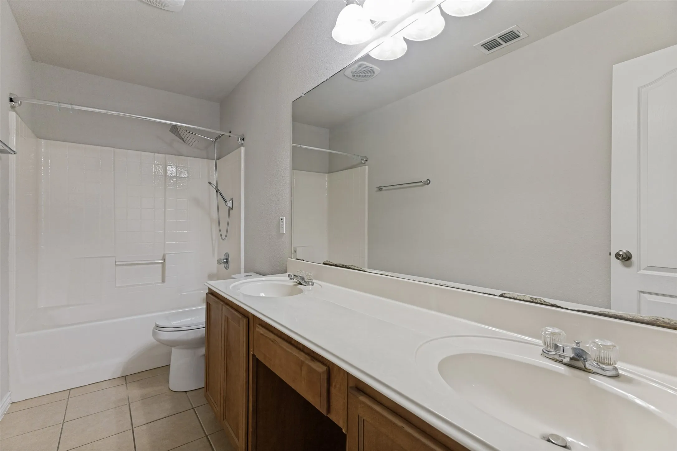 Single Family Residence For Rent in Tarrant County , 11617 Kenny Drive, Fort Worth, Texas 76244, 4 Bedroom, 2 Bathroom, 2 Garage spaces, 1,931 Sqft, built in 2006, mls#21375095, Real Estate Agent in Fort Worth, Homes For Rent in Tarrant county, Homes For Rent in Fort Worth, Realtor in Fort Worth Texas, Real Estate Brokerage Independent Realty Texas, Luminita Cordes Realtor