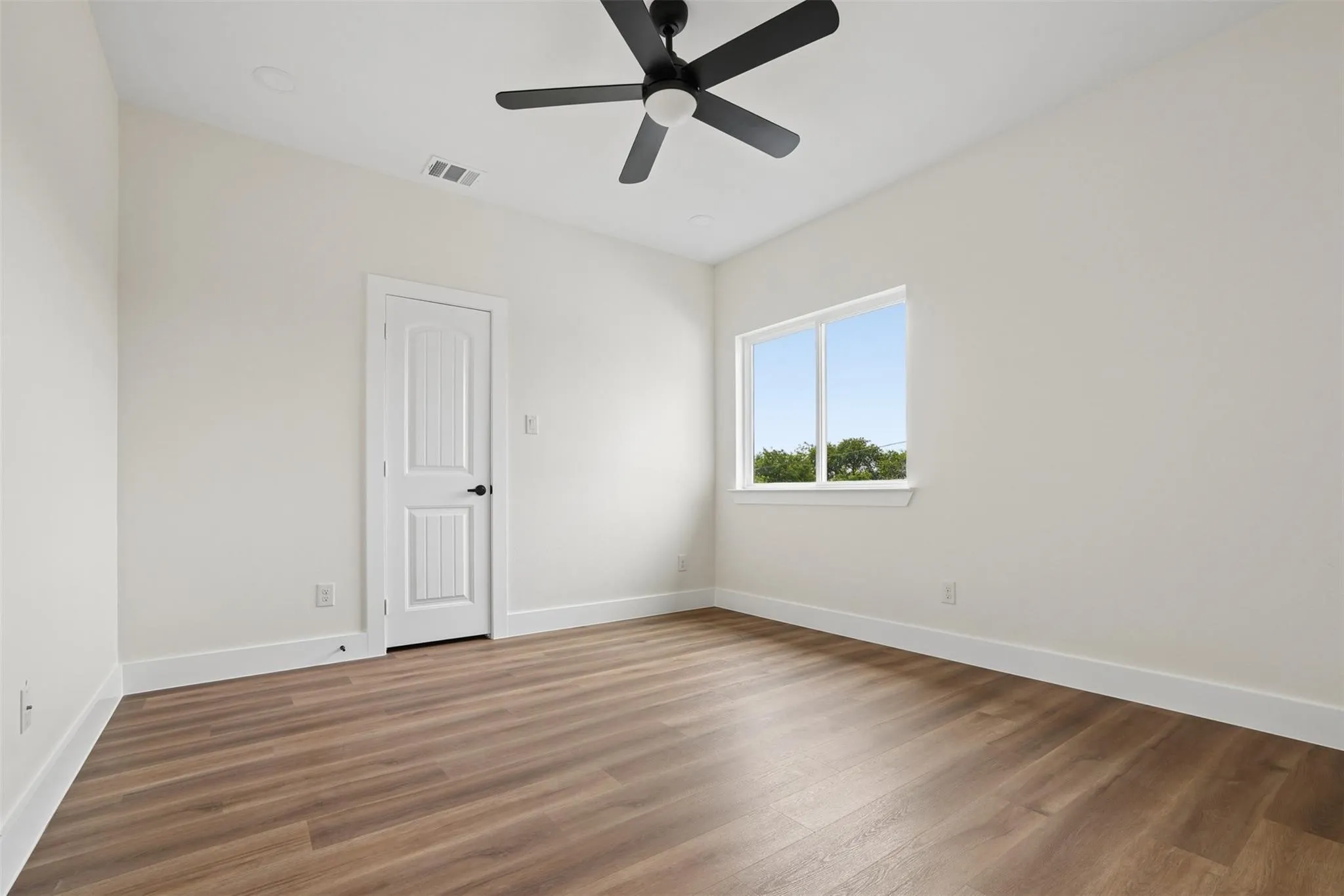 Single Family Residence For Sale in Dallas County , 2646 Alabama Avenue, Dallas, Texas 75216, 5 Bedroom, 4 Bathroom, 2 Garage spaces, 3,200 Sqft, built in 2026, mls#21376166, Real Estate Agent in Dallas, Homes For Sale in Dallas county, Homes For Sale in Dallas, Realtor in Dallas Texas, Real Estate Brokerage Independent Realty Texas, Luminita Cordes Realtor