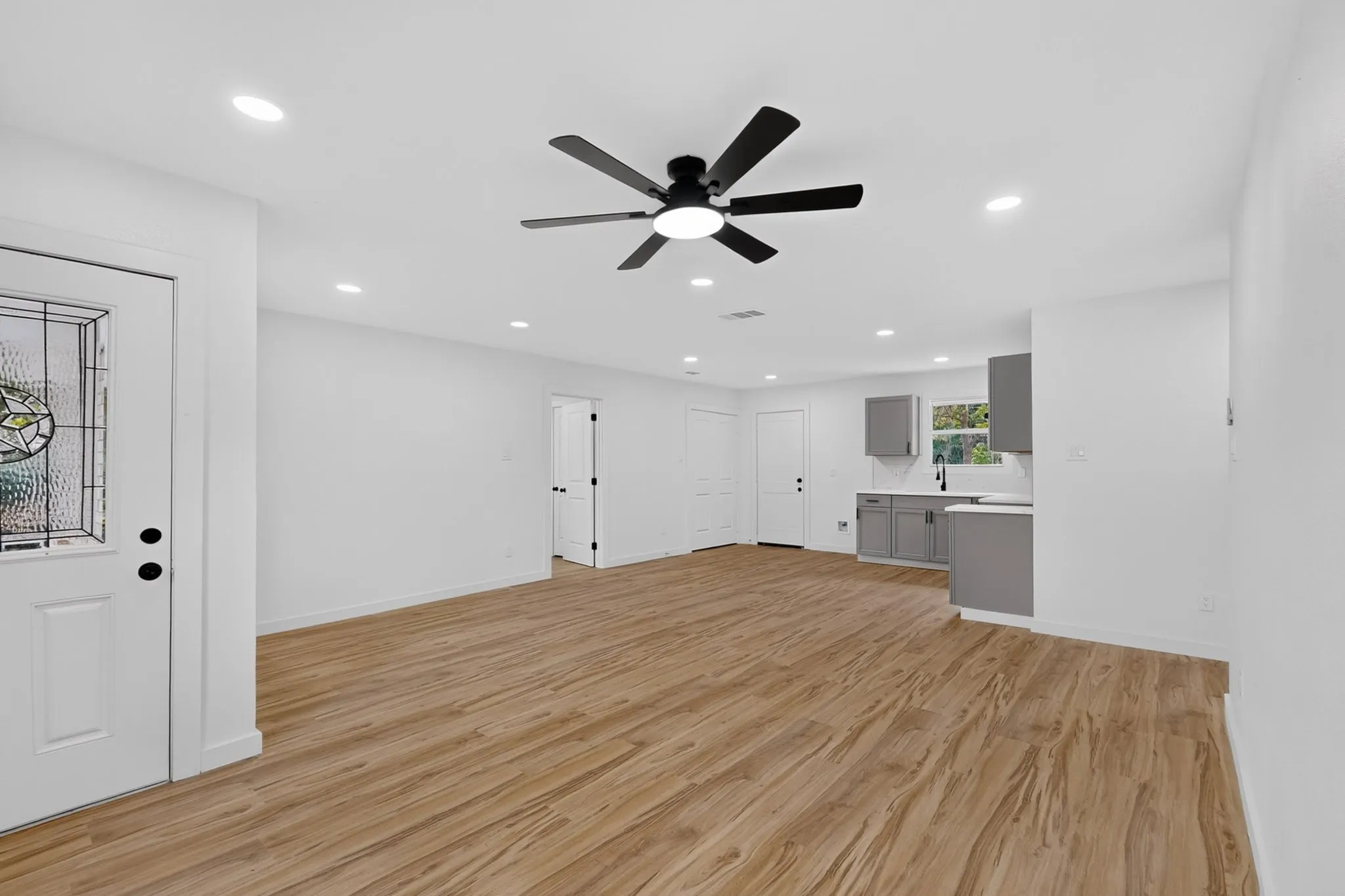 Single Family Residence For Sale in Dallas County , 721 Hall Road, Seagoville, Texas 75159, 4 Bedroom, 2 Bathroom, Garage spaces, 1,440 Sqft, built in 1955, mls#21374469, Real Estate Agent in Seagoville, Homes For Sale in Dallas county, Homes For Sale in Seagoville, Realtor in Seagoville Texas, Real Estate Brokerage Independent Realty Texas, Luminita Cordes Realtor