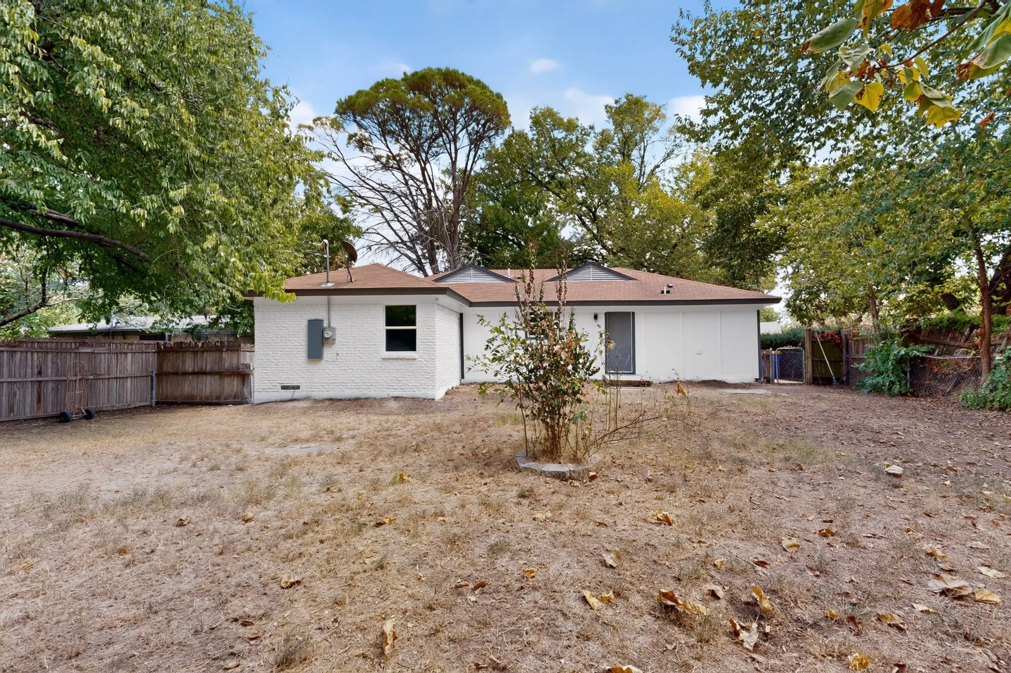 Single Family Residence For Sale in Dallas County , 721 Hall Road, Seagoville, Texas 75159, 4 Bedroom, 2 Bathroom, Garage spaces, 1,440 Sqft, built in 1955, mls#21374469, Real Estate Agent in Seagoville, Homes For Sale in Dallas county, Homes For Sale in Seagoville, Realtor in Seagoville Texas, Real Estate Brokerage Independent Realty Texas, Luminita Cordes Realtor