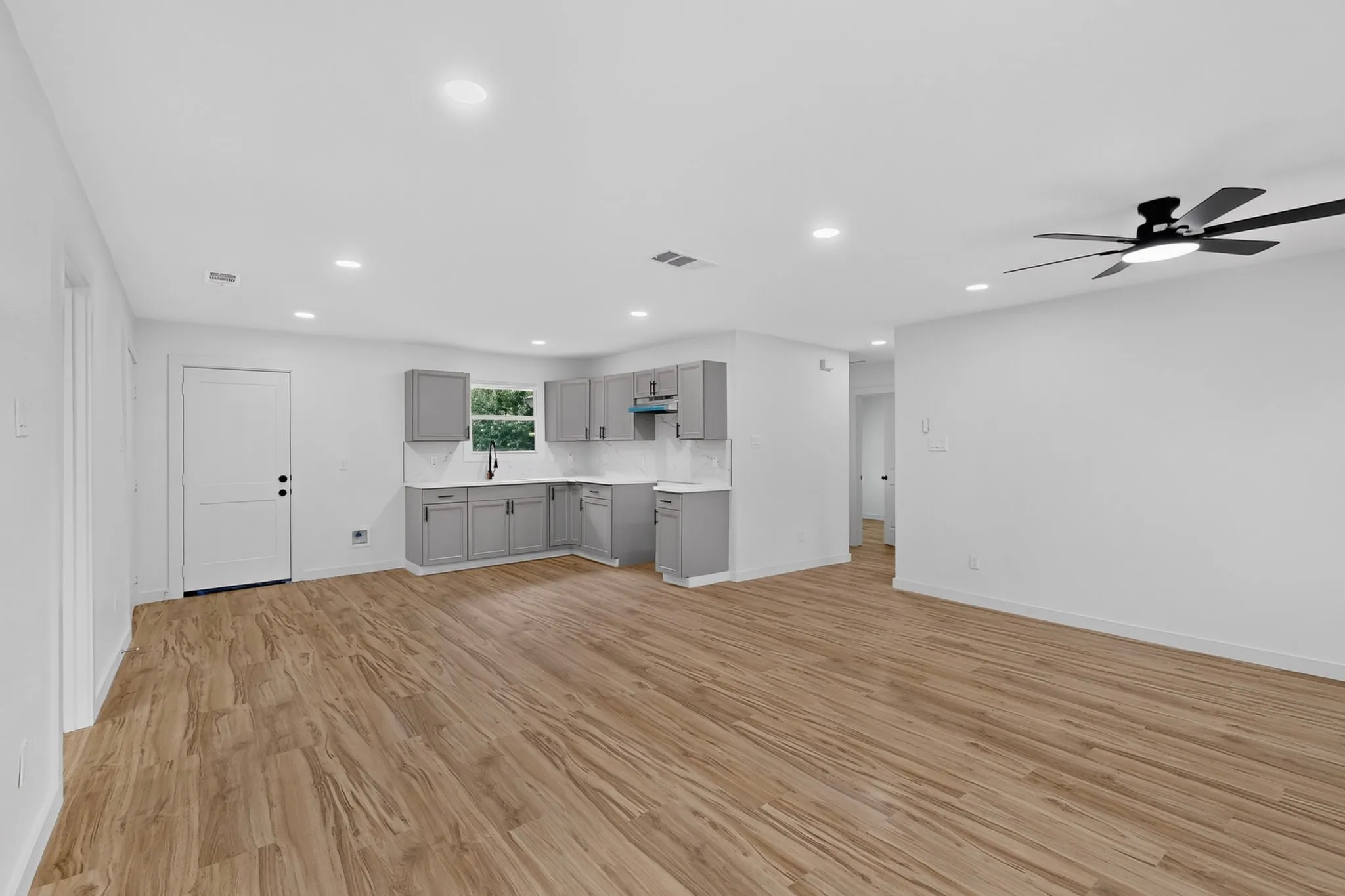 Single Family Residence For Sale in Dallas County , 721 Hall Road, Seagoville, Texas 75159, 4 Bedroom, 2 Bathroom, Garage spaces, 1,440 Sqft, built in 1955, mls#21374469, Real Estate Agent in Seagoville, Homes For Sale in Dallas county, Homes For Sale in Seagoville, Realtor in Seagoville Texas, Real Estate Brokerage Independent Realty Texas, Luminita Cordes Realtor