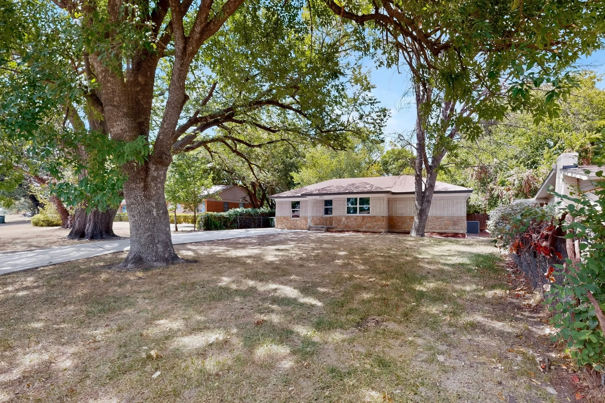 Single Family Residence For Sale in Dallas County , 721 Hall Road, Seagoville, Texas 75159, 4 Bedroom, 2 Bathroom, Garage spaces, 1,440 Sqft, built in 1955, mls#21374469, Real Estate Agent in Seagoville, Homes For Sale in Dallas county, Homes For Sale in Seagoville, Realtor in Seagoville Texas, Real Estate Brokerage Independent Realty Texas, Luminita Cordes Realtor