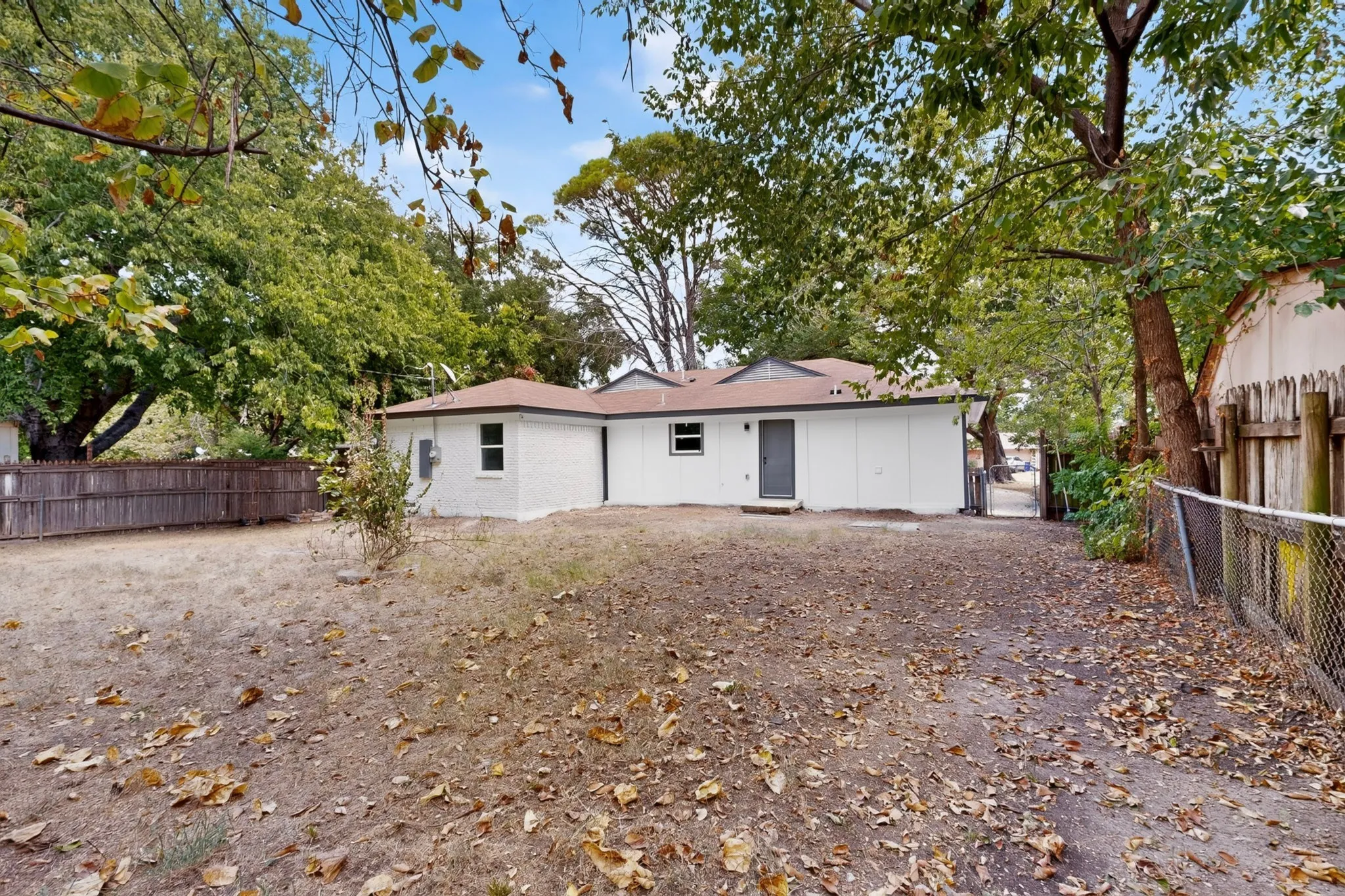 Single Family Residence For Sale in Dallas County , 721 Hall Road, Seagoville, Texas 75159, 4 Bedroom, 2 Bathroom, Garage spaces, 1,440 Sqft, built in 1955, mls#21374469, Real Estate Agent in Seagoville, Homes For Sale in Dallas county, Homes For Sale in Seagoville, Realtor in Seagoville Texas, Real Estate Brokerage Independent Realty Texas, Luminita Cordes Realtor