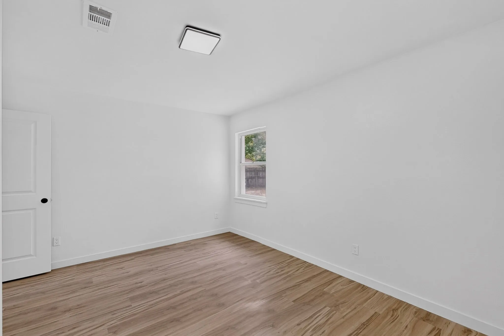 Single Family Residence For Sale in Dallas County , 721 Hall Road, Seagoville, Texas 75159, 4 Bedroom, 2 Bathroom, Garage spaces, 1,440 Sqft, built in 1955, mls#21374469, Real Estate Agent in Seagoville, Homes For Sale in Dallas county, Homes For Sale in Seagoville, Realtor in Seagoville Texas, Real Estate Brokerage Independent Realty Texas, Luminita Cordes Realtor