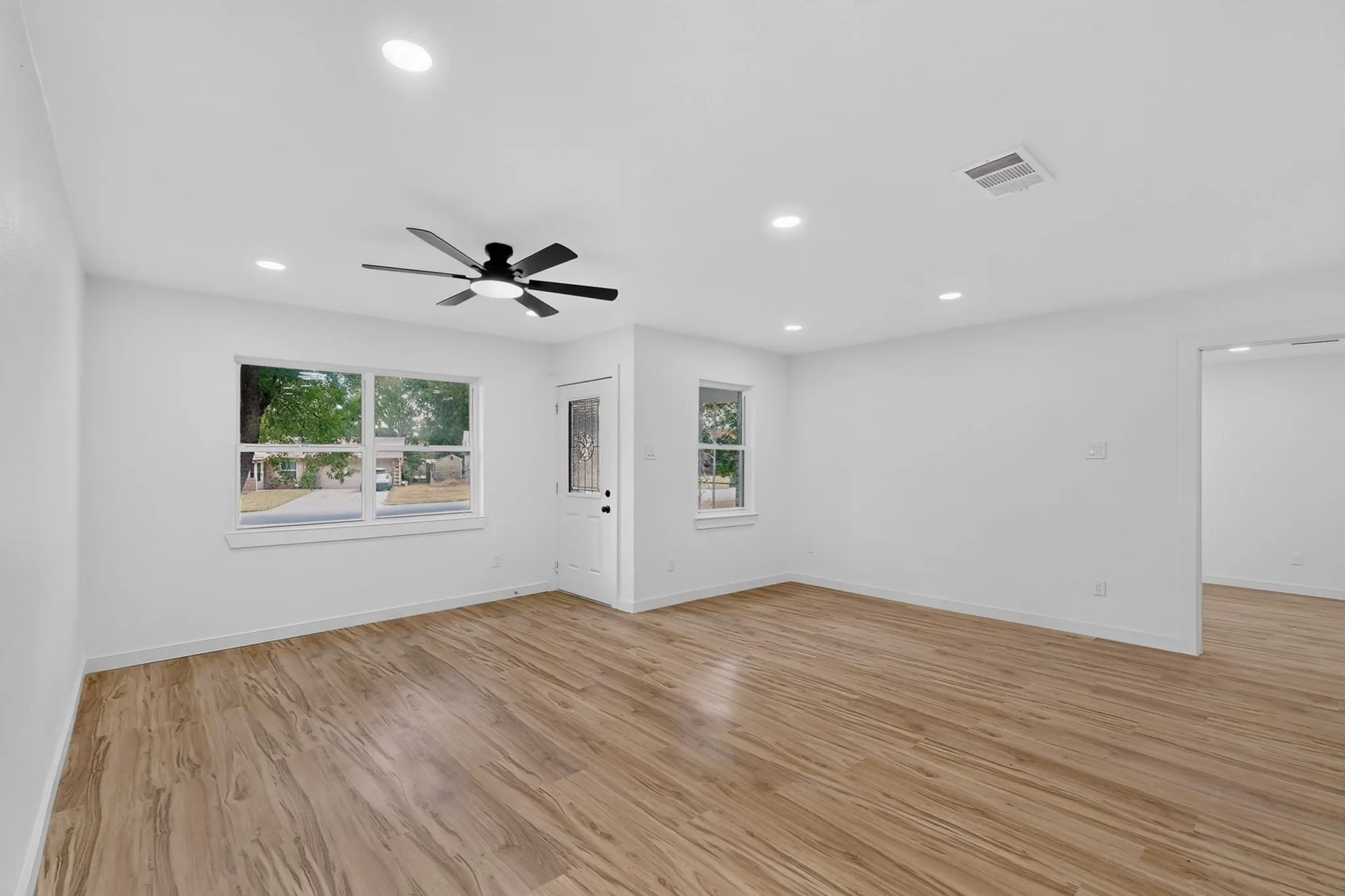 Single Family Residence For Sale in Dallas County , 721 Hall Road, Seagoville, Texas 75159, 4 Bedroom, 2 Bathroom, Garage spaces, 1,440 Sqft, built in 1955, mls#21374469, Real Estate Agent in Seagoville, Homes For Sale in Dallas county, Homes For Sale in Seagoville, Realtor in Seagoville Texas, Real Estate Brokerage Independent Realty Texas, Luminita Cordes Realtor