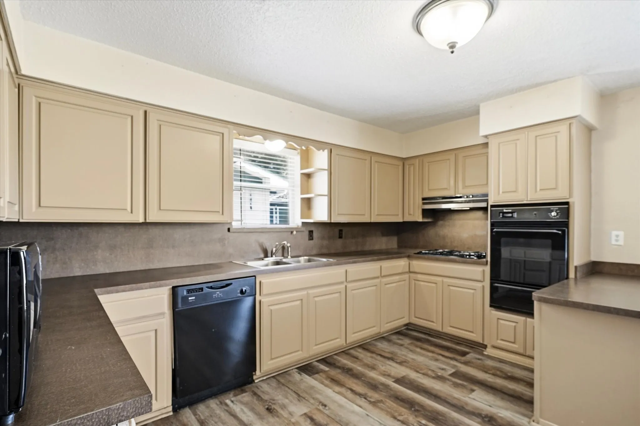 Single Family Residence For Sale in Tarrant County , 503 Harriett Street, Arlington, Texas 76010, 3 Bedroom, 2 Bathroom, 2 Garage spaces, 1,520 Sqft, built in 1959, mls#21376150, Real Estate Agent in Arlington, Homes For Sale in Tarrant county, Homes For Sale in Arlington, Realtor in Arlington Texas, Real Estate Brokerage Independent Realty Texas, Luminita Cordes Realtor