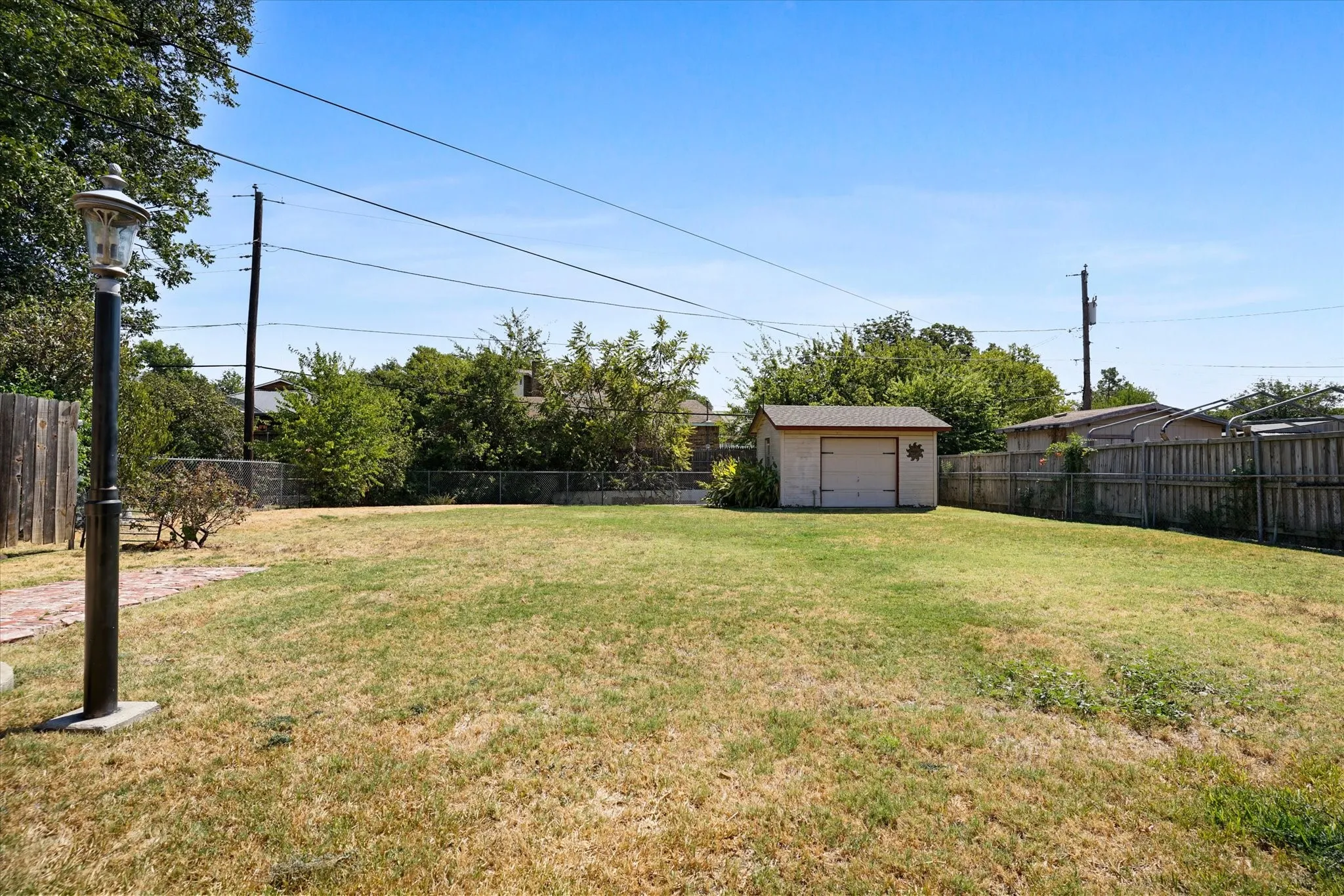 Single Family Residence For Sale in Tarrant County , 503 Harriett Street, Arlington, Texas 76010, 3 Bedroom, 2 Bathroom, 2 Garage spaces, 1,520 Sqft, built in 1959, mls#21376150, Real Estate Agent in Arlington, Homes For Sale in Tarrant county, Homes For Sale in Arlington, Realtor in Arlington Texas, Real Estate Brokerage Independent Realty Texas, Luminita Cordes Realtor