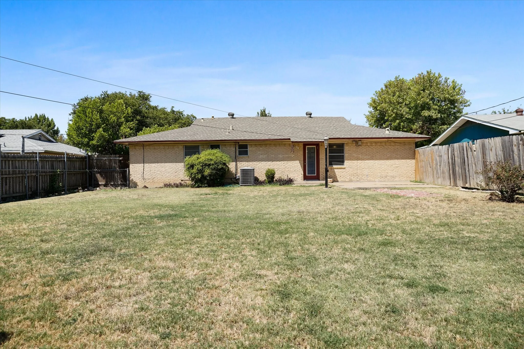 Single Family Residence For Sale in Tarrant County , 503 Harriett Street, Arlington, Texas 76010, 3 Bedroom, 2 Bathroom, 2 Garage spaces, 1,520 Sqft, built in 1959, mls#21376150, Real Estate Agent in Arlington, Homes For Sale in Tarrant county, Homes For Sale in Arlington, Realtor in Arlington Texas, Real Estate Brokerage Independent Realty Texas, Luminita Cordes Realtor